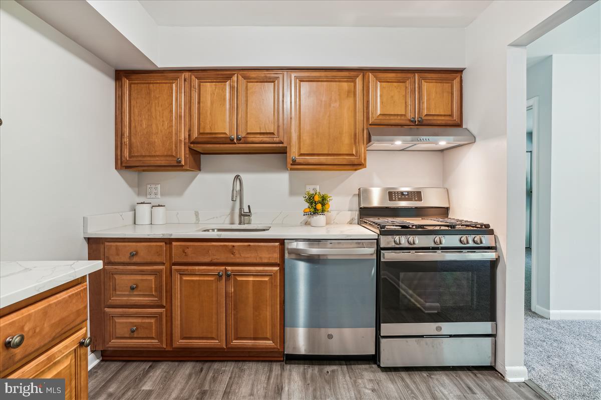 LONG REACH KNOLLS - Residential Lease