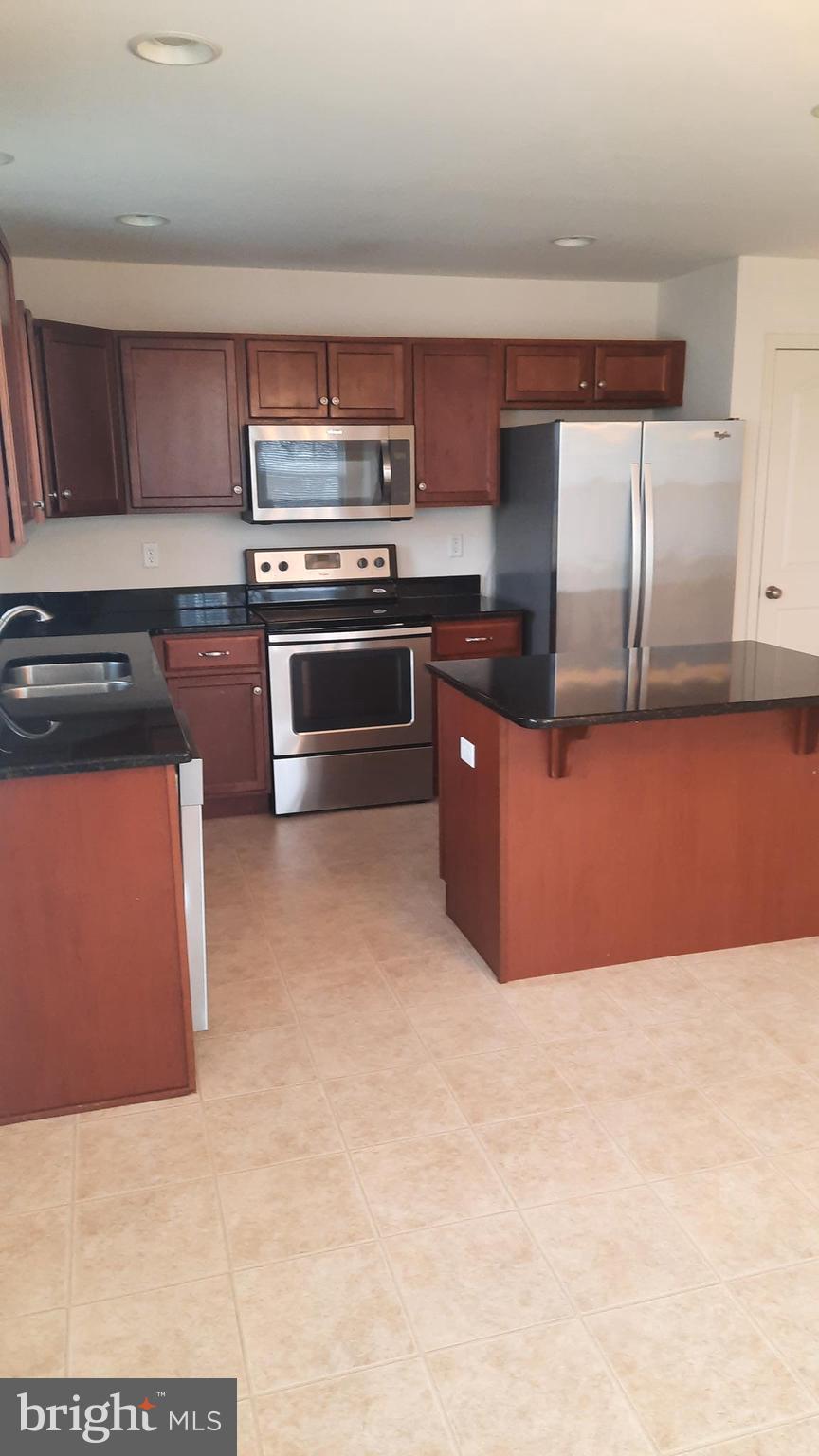 ADMIRALS QUAY - Residential Lease