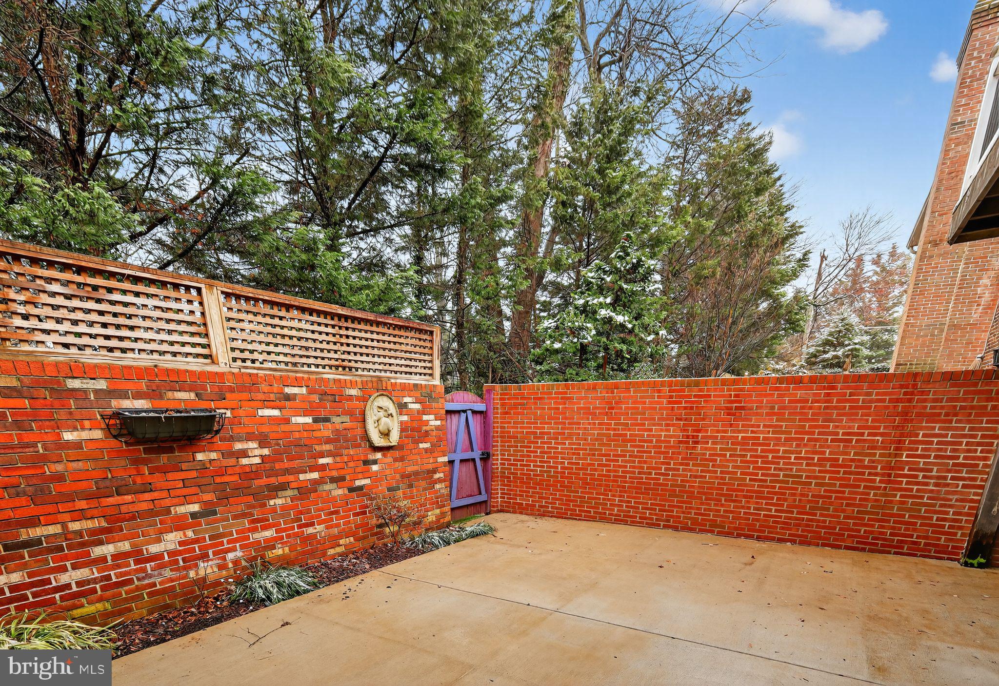 LEWINSVILLE SQUARE - Residential