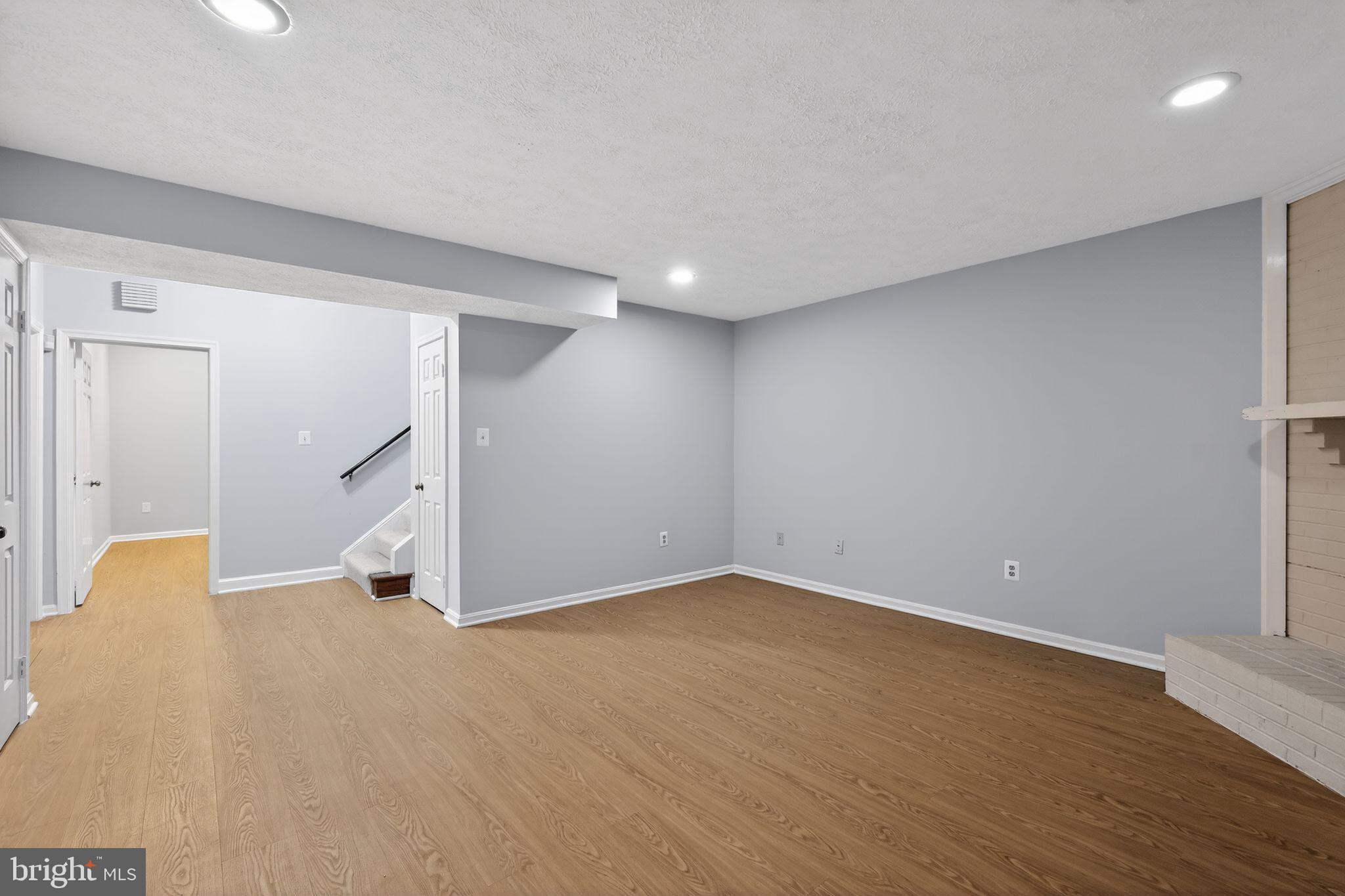 LEWINSVILLE SQUARE - Residential