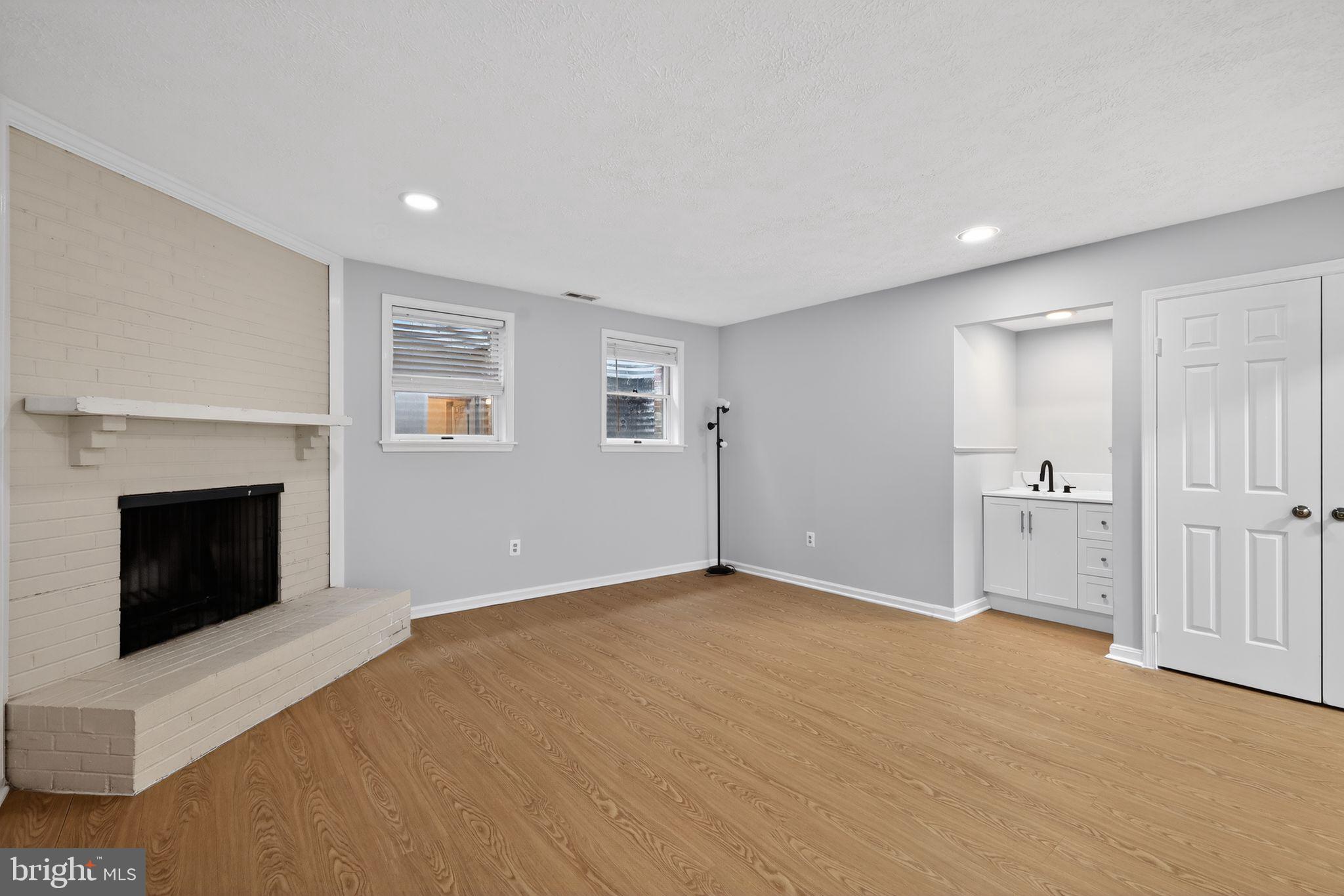 LEWINSVILLE SQUARE - Residential