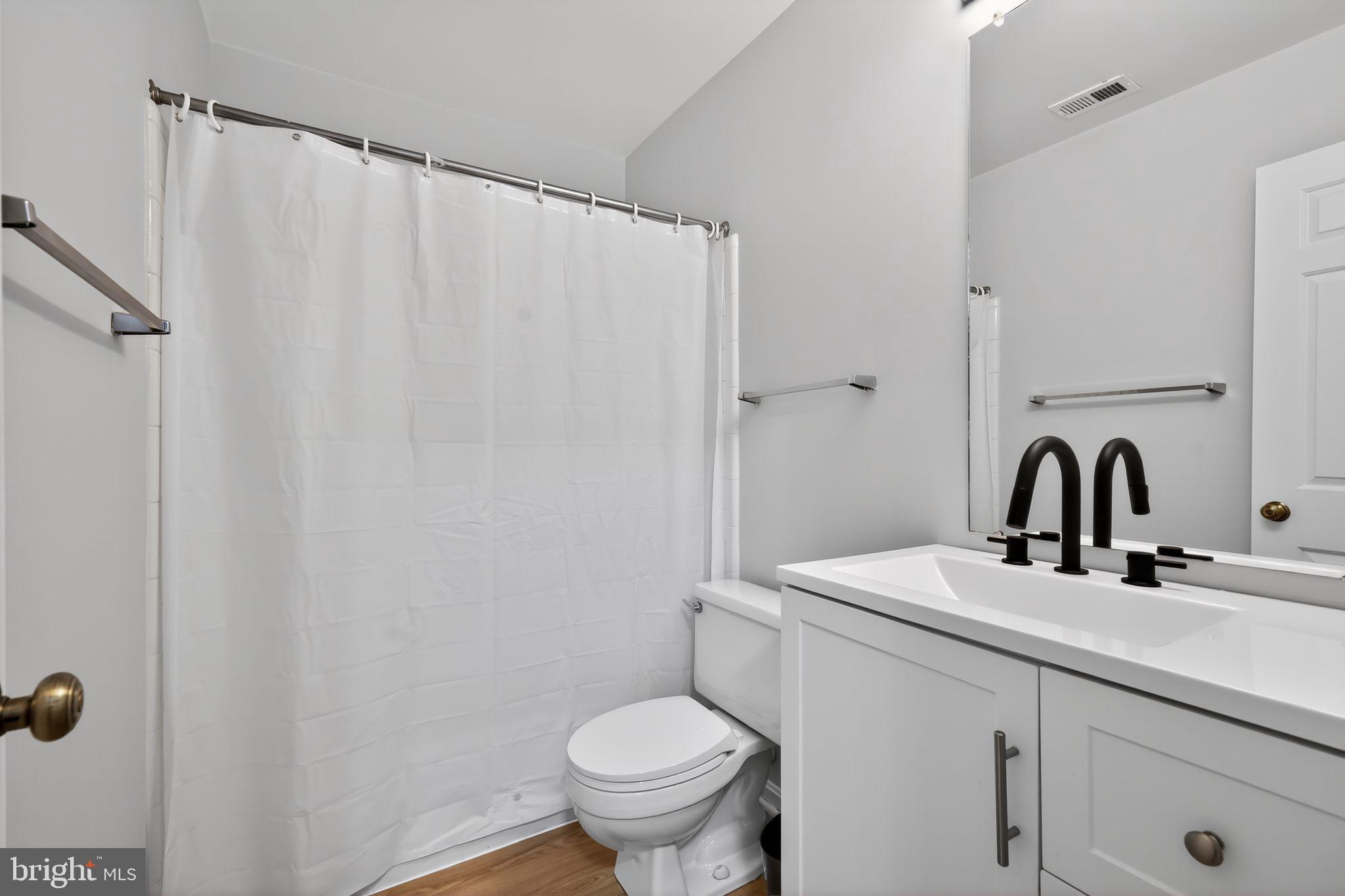 LEWINSVILLE SQUARE - Residential