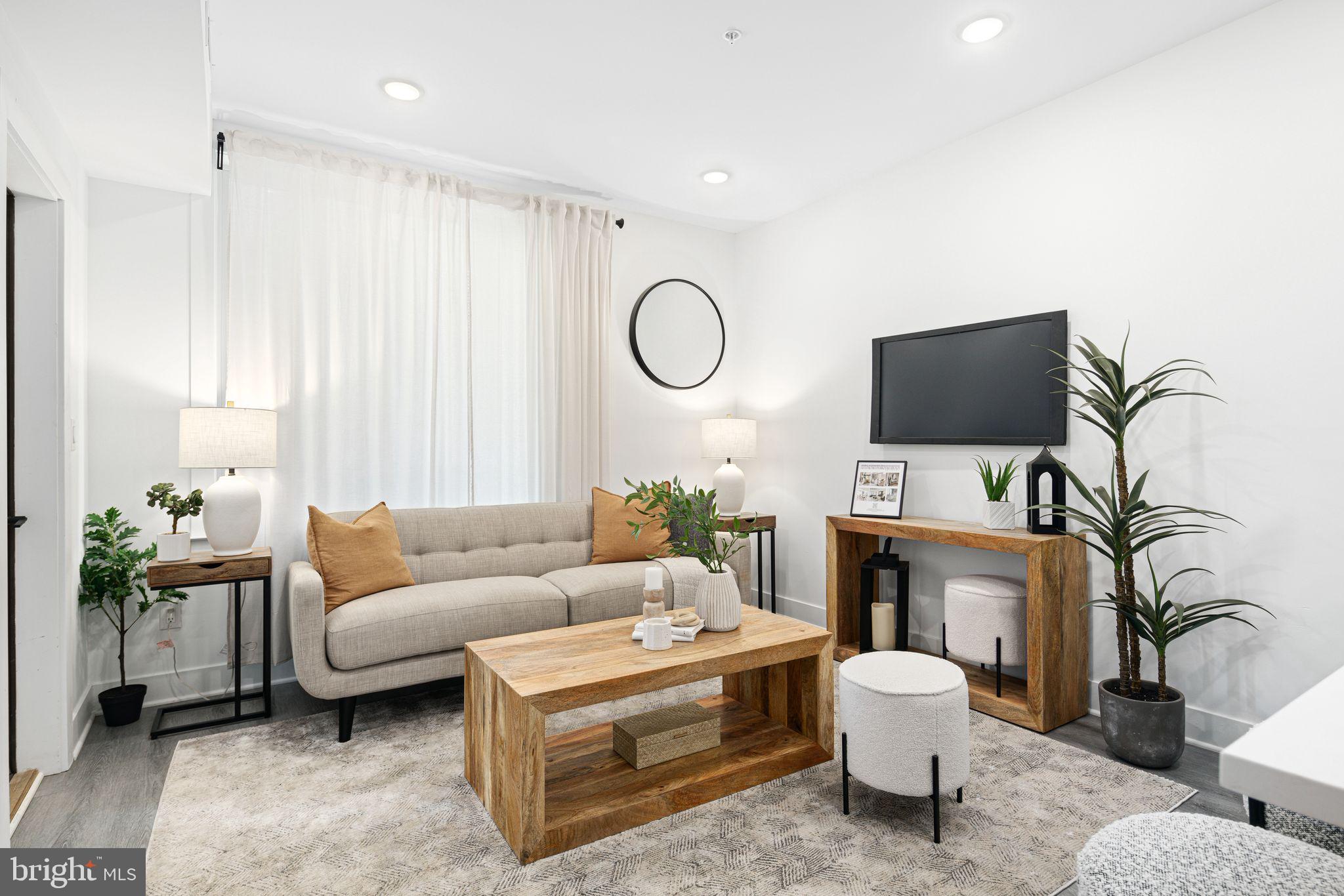 PORT RICHMOND - Residential Lease