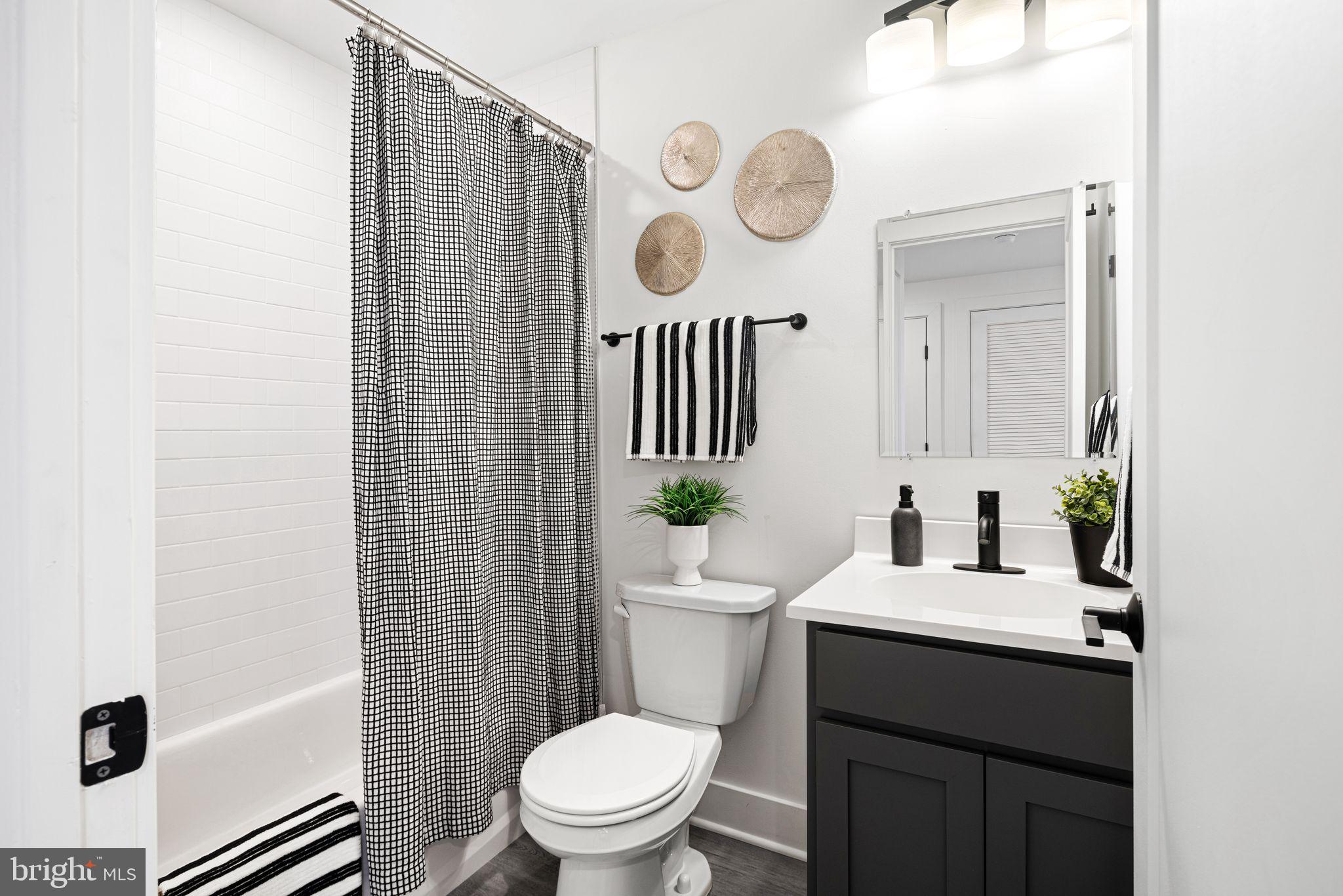 PORT RICHMOND - Residential Lease