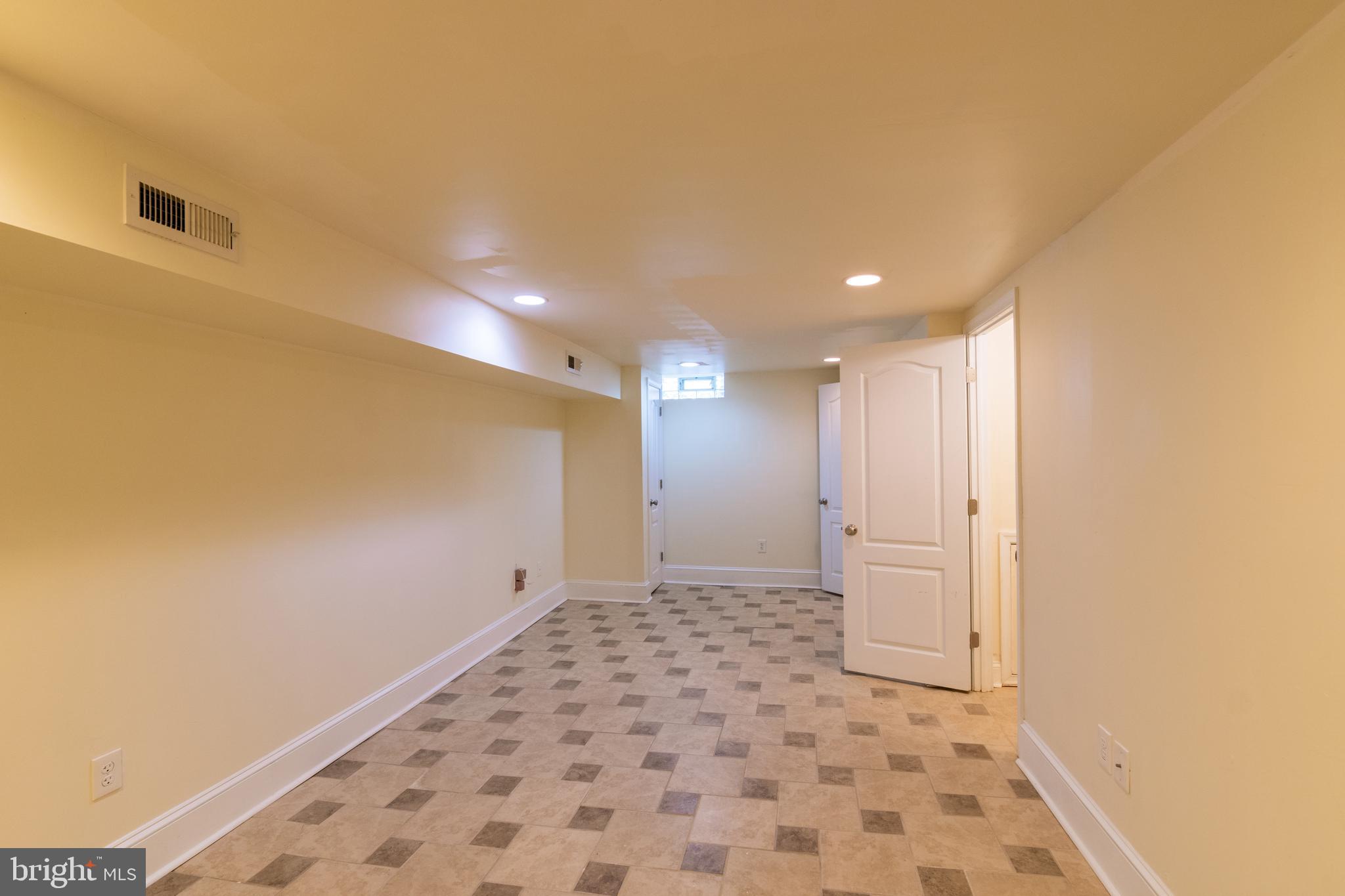 POINT BREEZE - Residential Lease