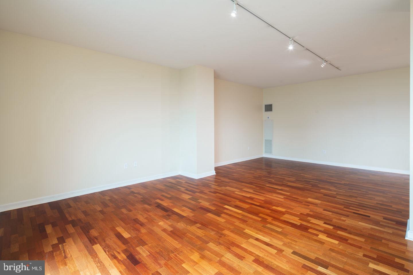 WATERFRONT SQUARE - Residential Lease