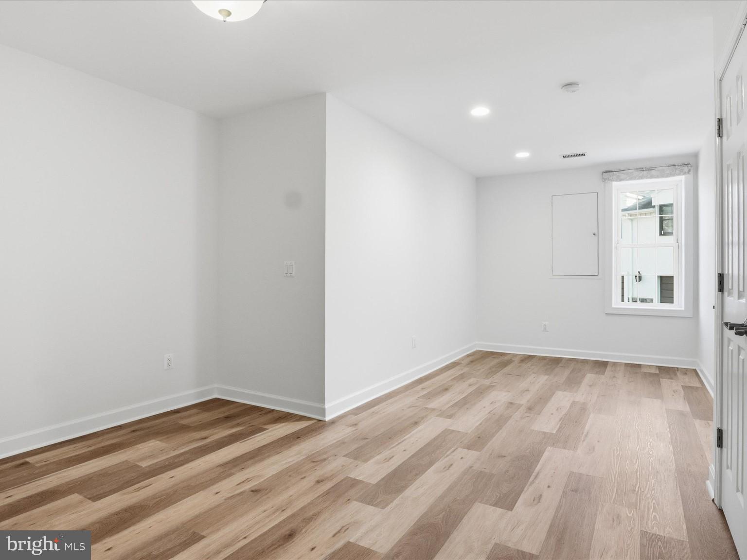 MOUNT AT TYSONS CORNER - Residential