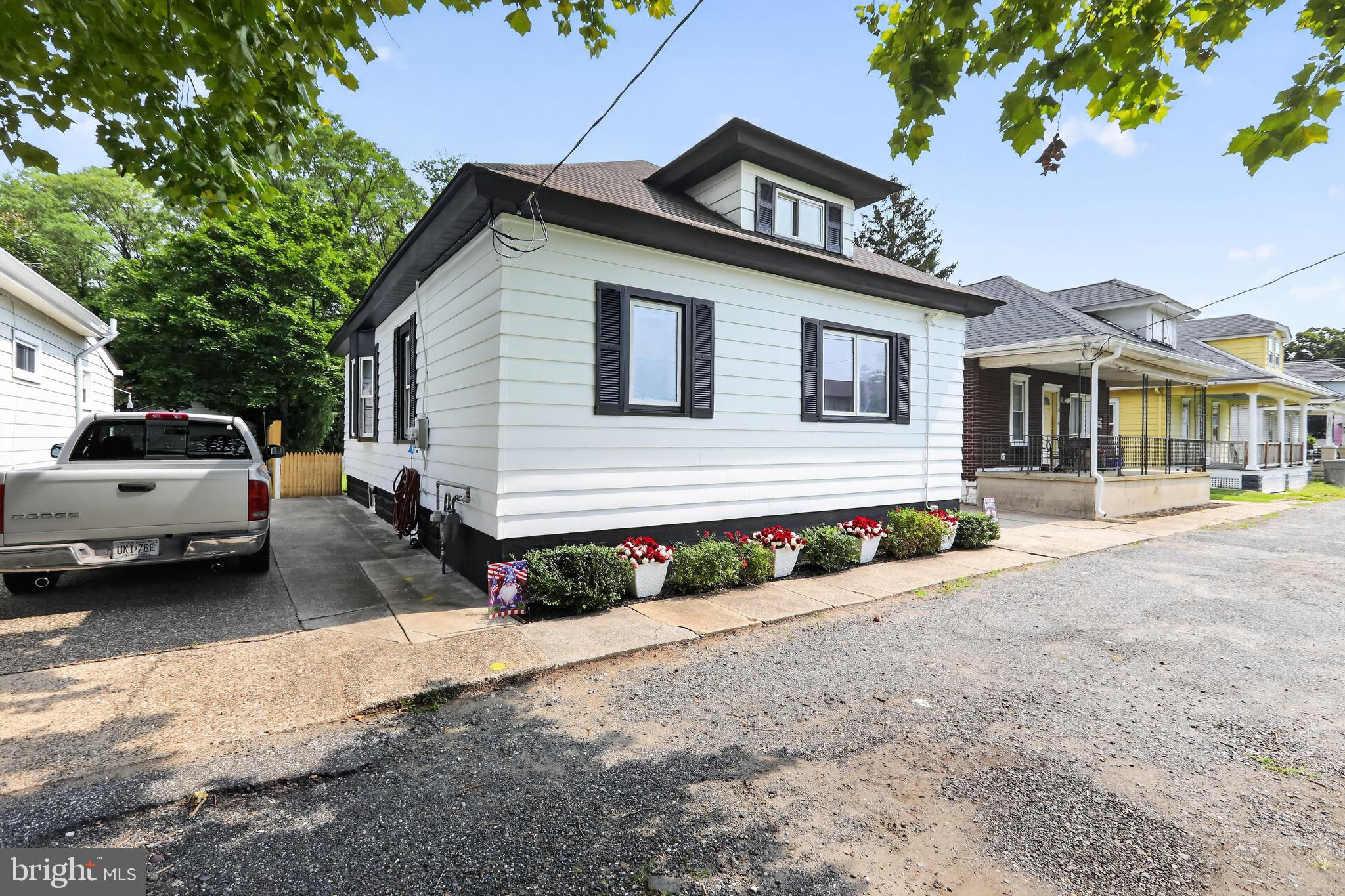 4 BLACKS TERRACE