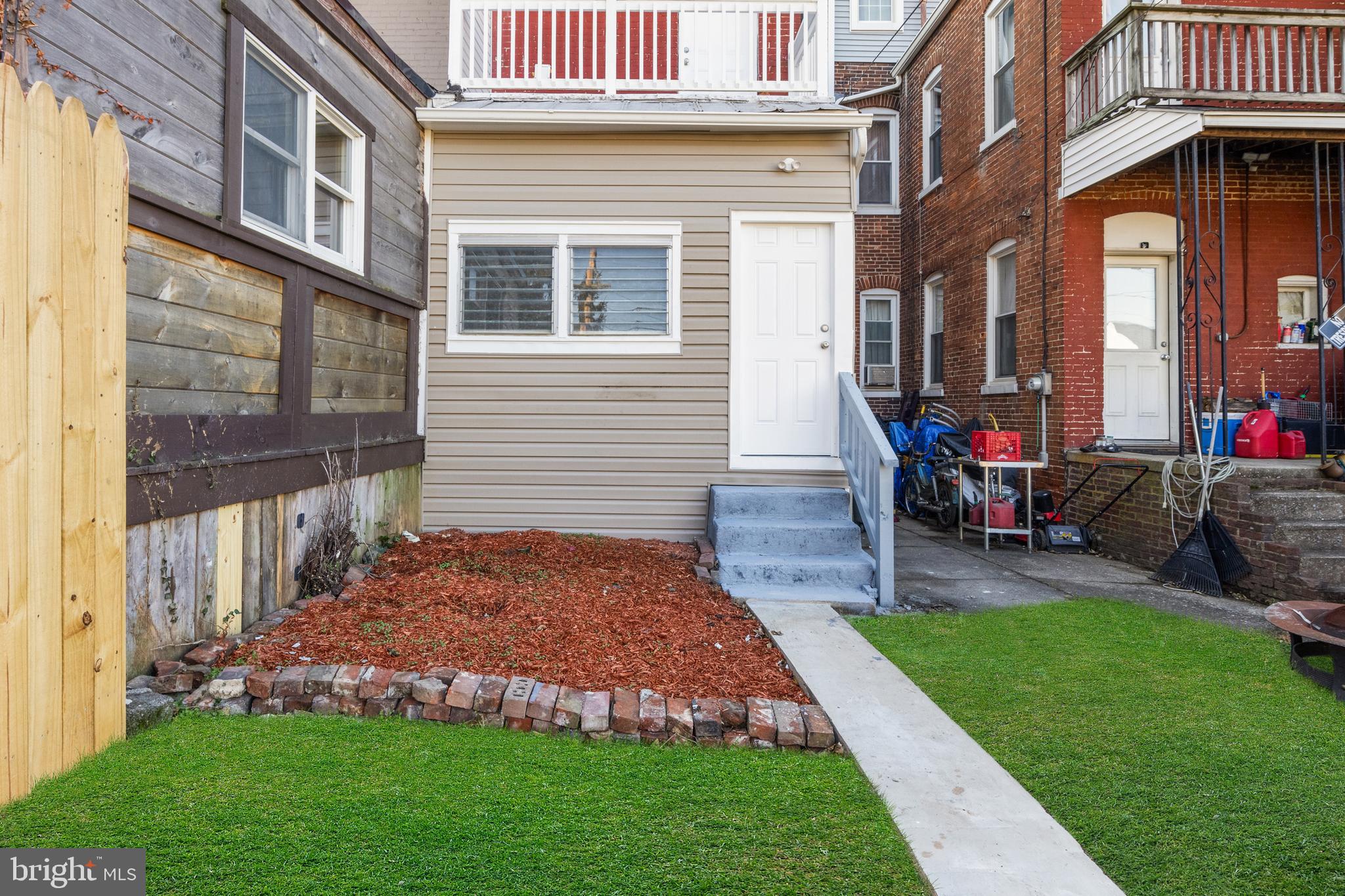 NORTH YORK - Residential