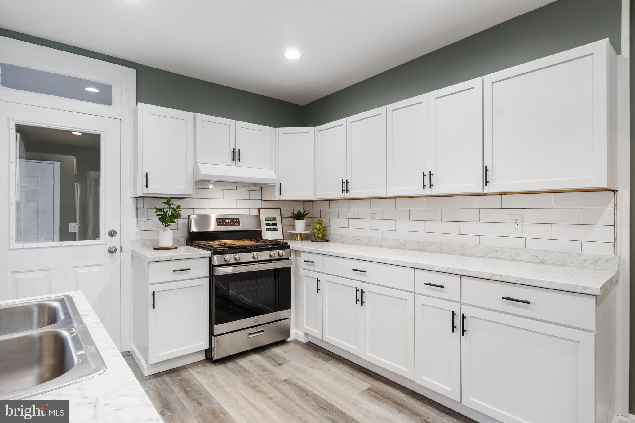 NORTH YORK - Residential