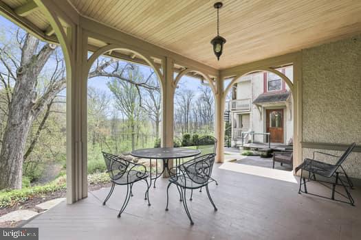 1090 RAGGED EDGE ROAD
