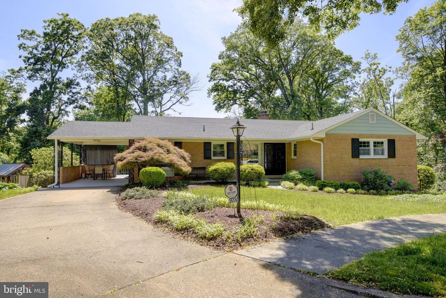 Stunning 5BR/4BA 2LVL Rambler on a Quiet Culdesac! Rarely found 4BR/3BA on main lvl. Gorgeous landscaped 0.46 acre culdesac lot w/ mature plantings. Peaceful Primary Suite w/ private balcony overlooking the backyard. Replacement roof & windows. Eat-In Kitchen w/ white cabinetry, granite countertops. Sunny Living Rm w/ FP, window bench & built-ins. Daylight LL Rec Rm & BR/BA; walkout to backyard. Awesome Screened Porch for 3-Season get-togethers & relaxing. Huge LL flex space for storage or possible home gym. Mins to restaurants, shopping, Old Town, Metro; easy access to Pentagon, Mark Center, DC!