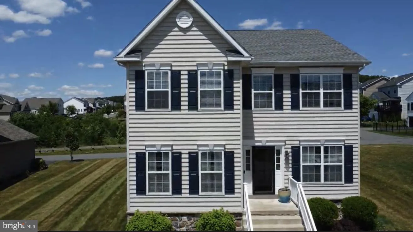 2114 Larkspur Court