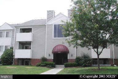 Spacious 2 BR 2 BA condo in Old Farm. Open floor plan w/ fireplace in LR & hardwood floors. Updated kitchen w/ breakfast bar. MBR w/ full BA. Full size washer/dryer; balcony. 1 small pet under 25# case by case. Available 02/01/2016