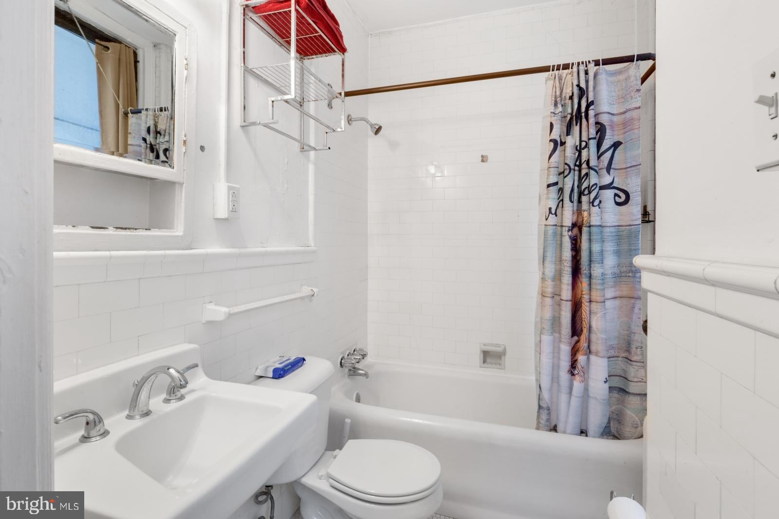 AVENUE OF THE ARTS - Residential Lease