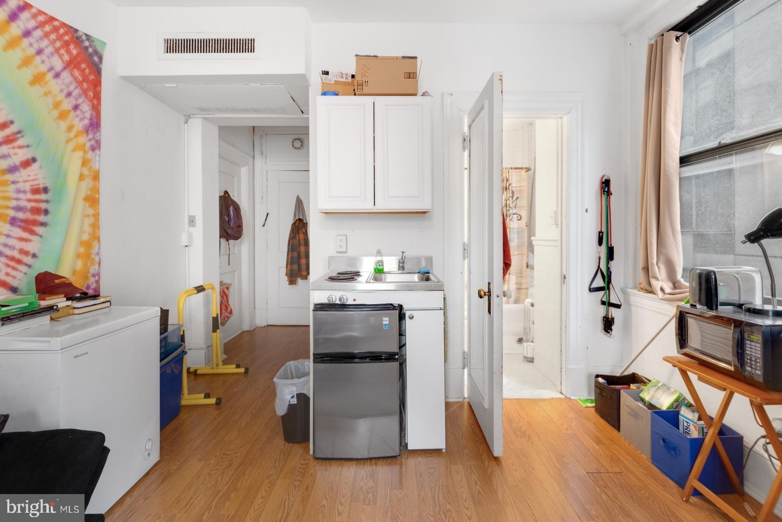 AVENUE OF THE ARTS - Residential Lease