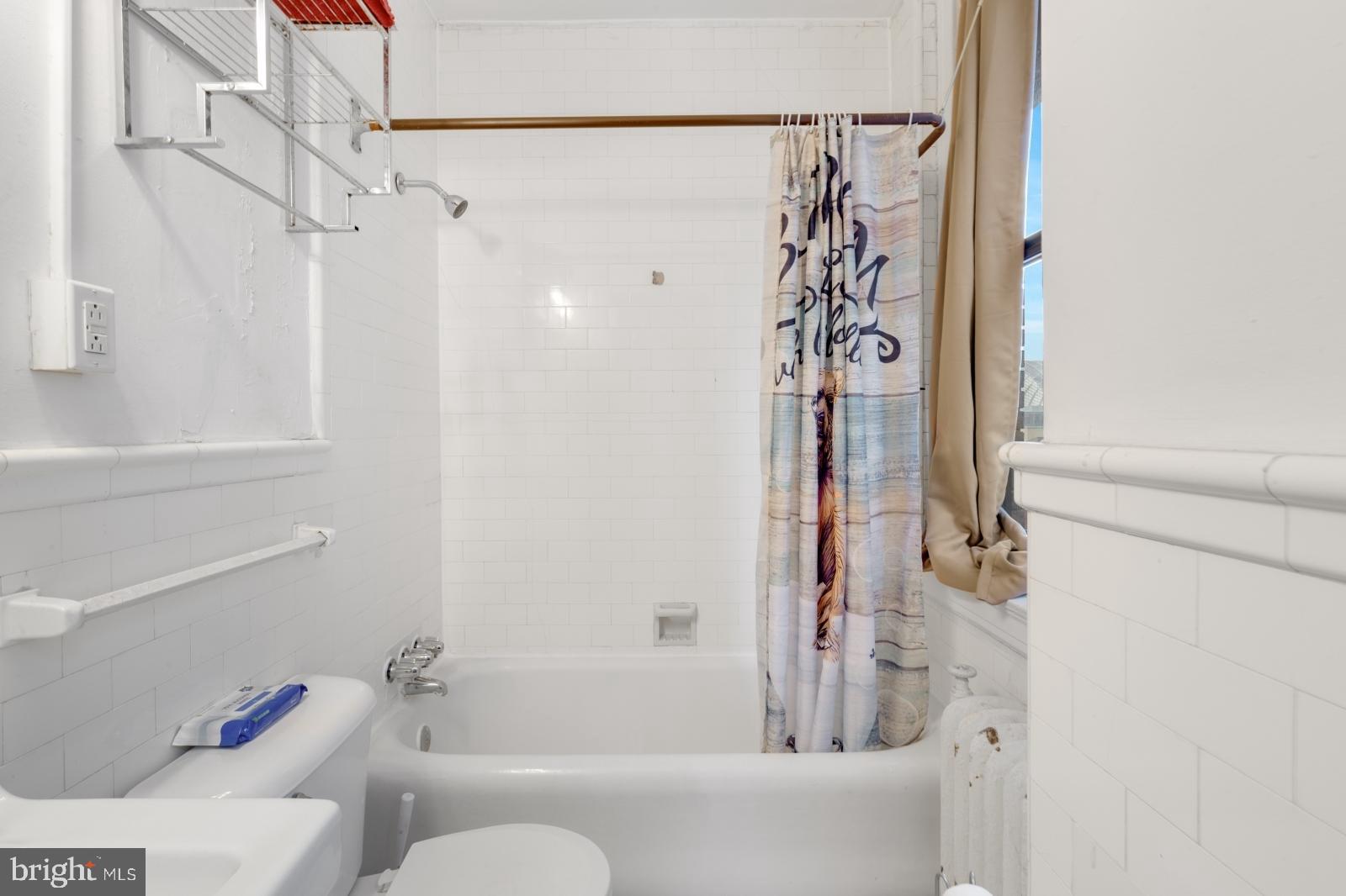 AVENUE OF THE ARTS - Residential Lease