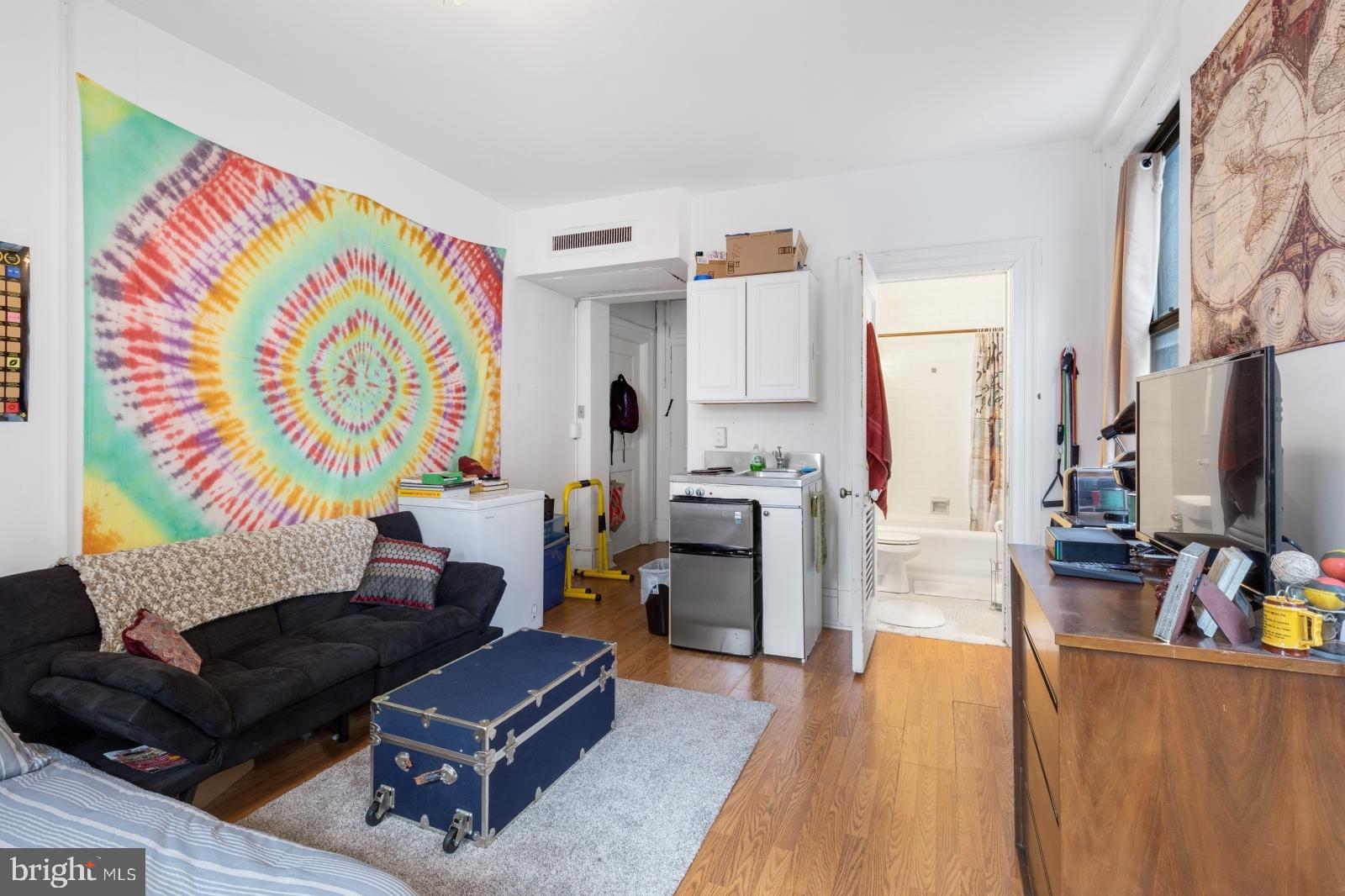 AVENUE OF THE ARTS - Residential Lease