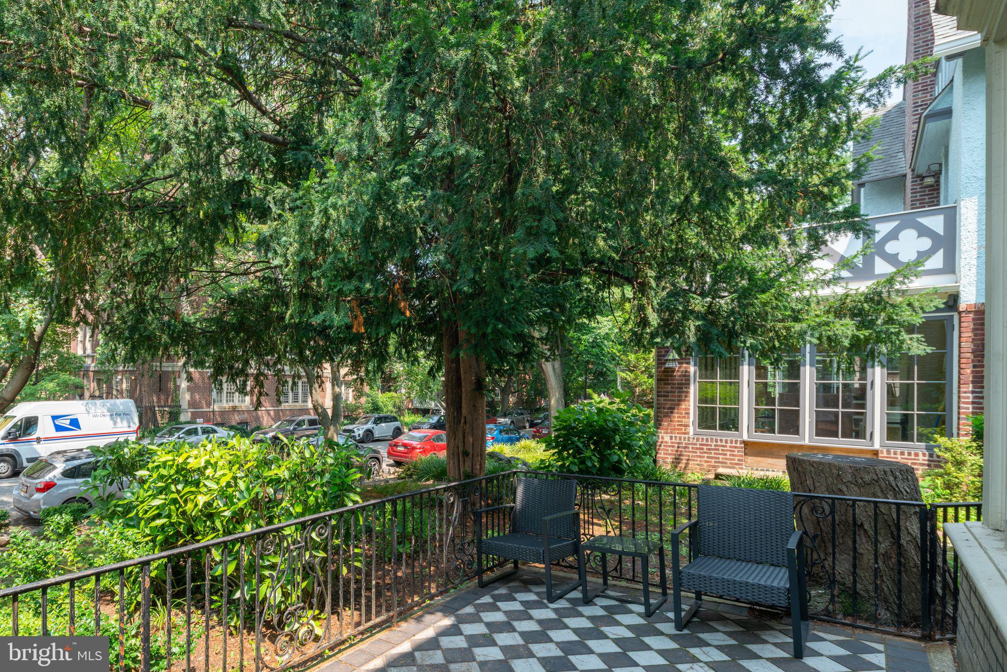 GARDEN COURT - Residential