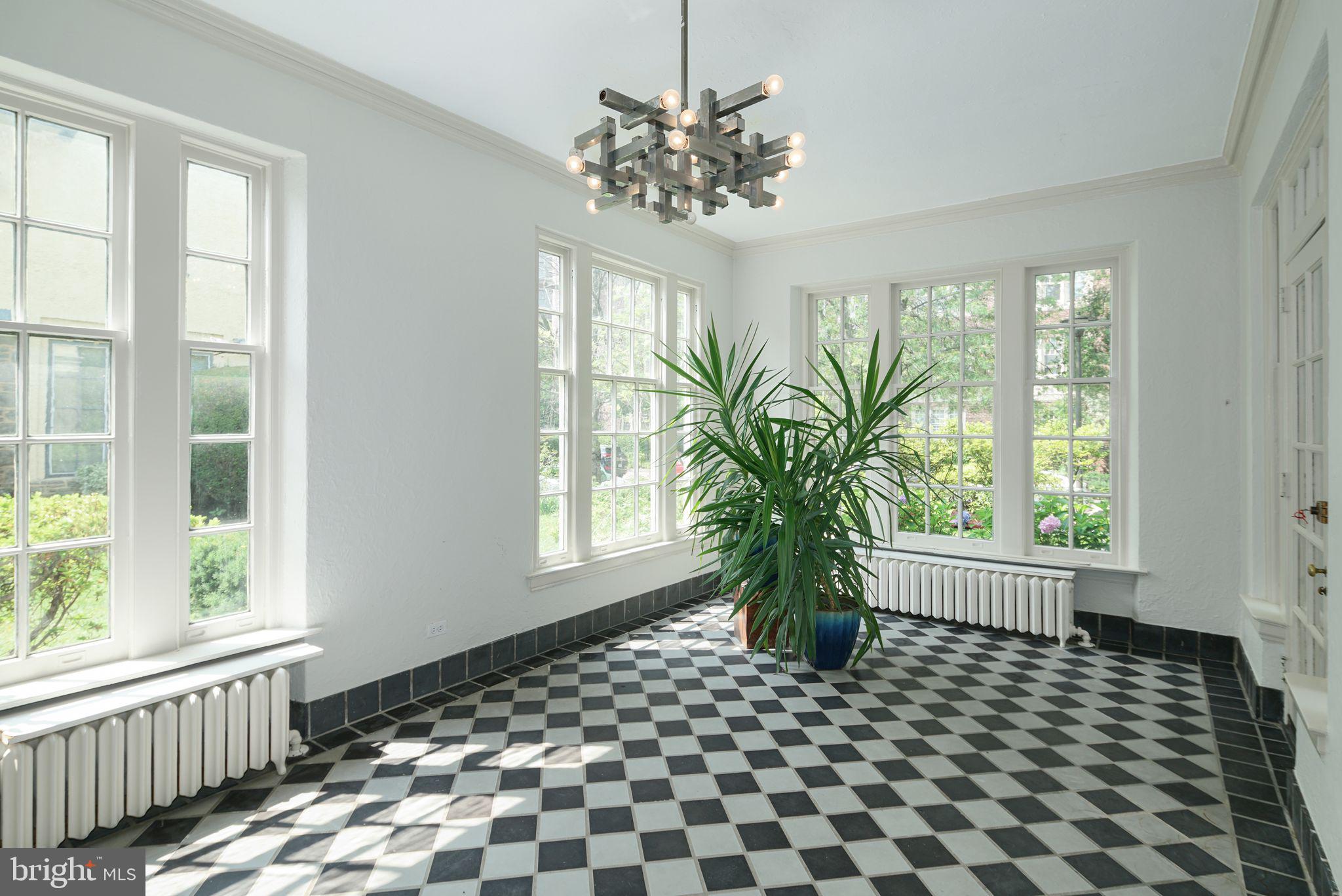 GARDEN COURT - Residential