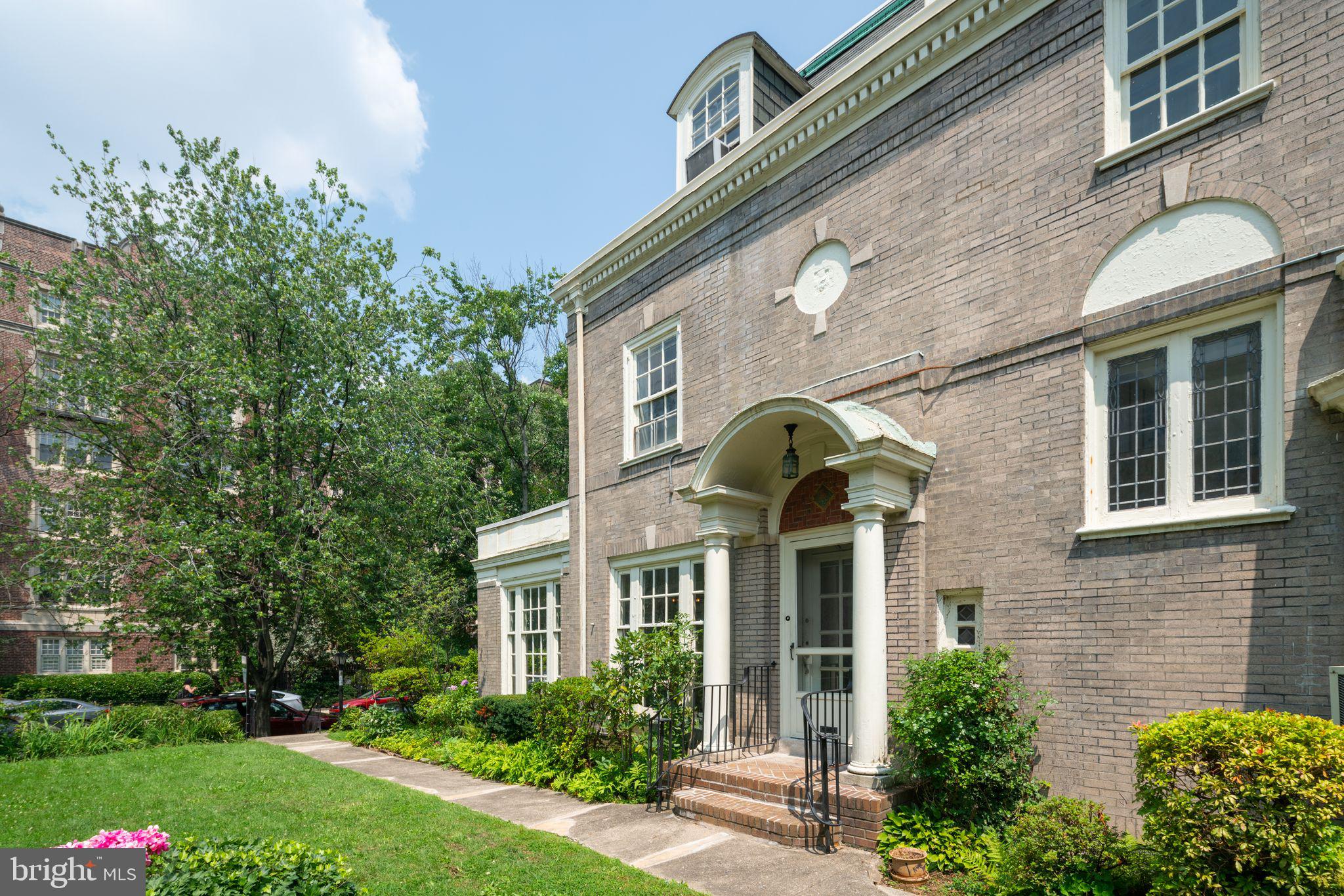 GARDEN COURT - Residential