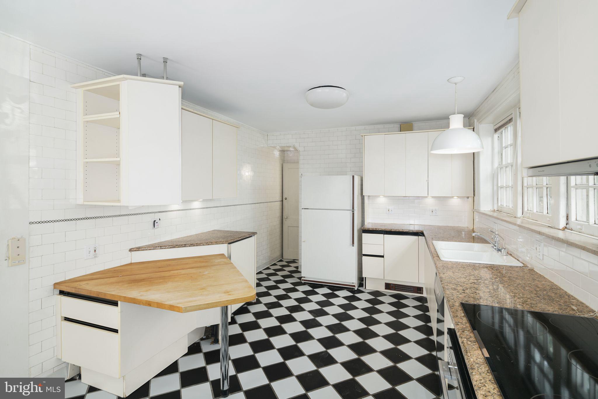 GARDEN COURT - Residential