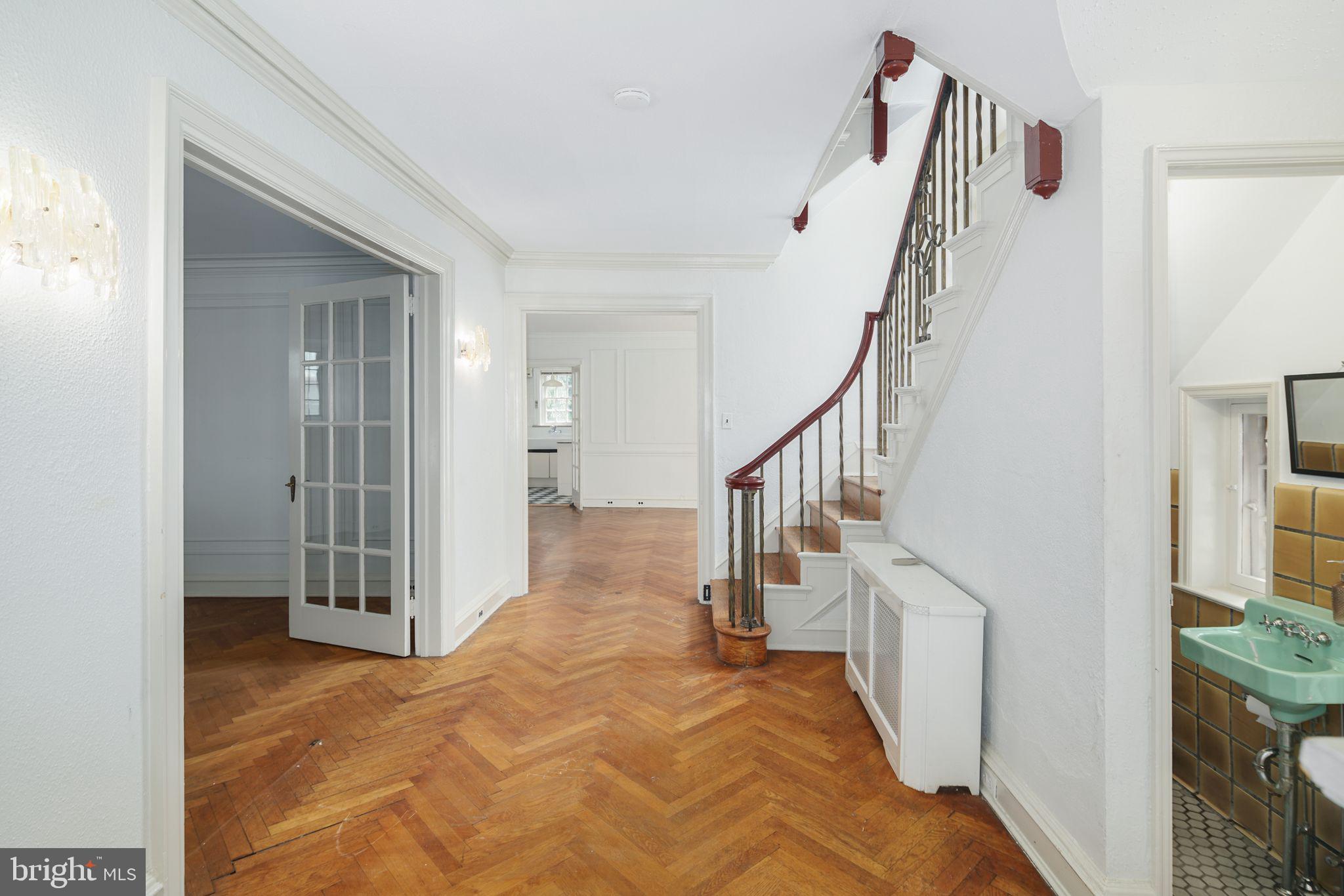 GARDEN COURT - Residential