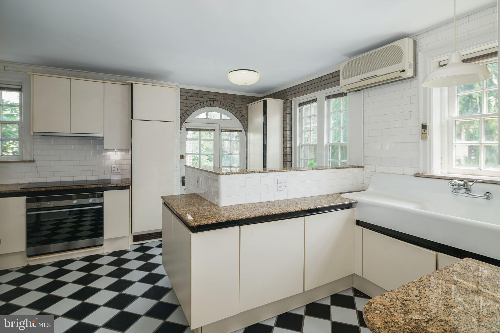 GARDEN COURT - Residential