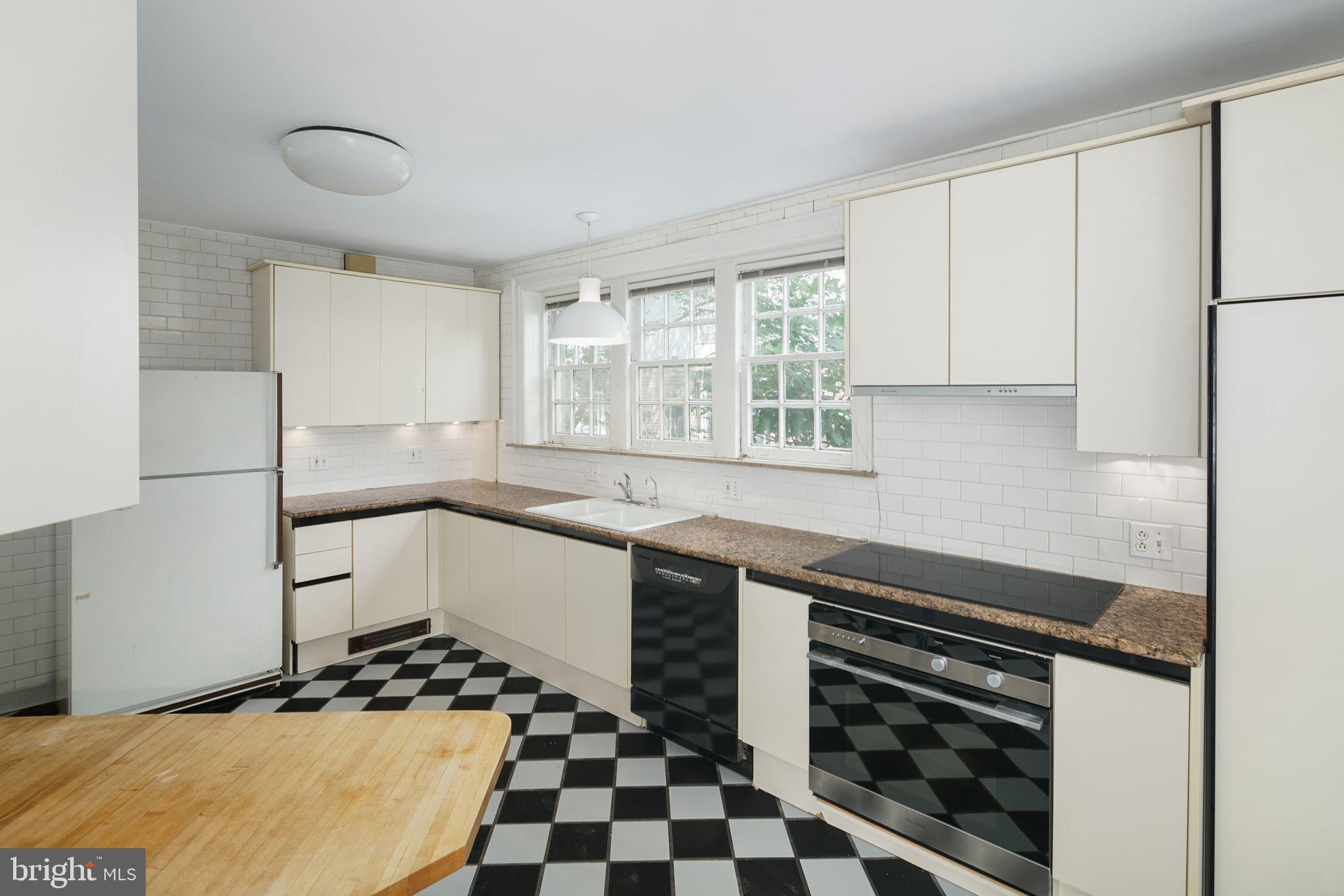 GARDEN COURT - Residential