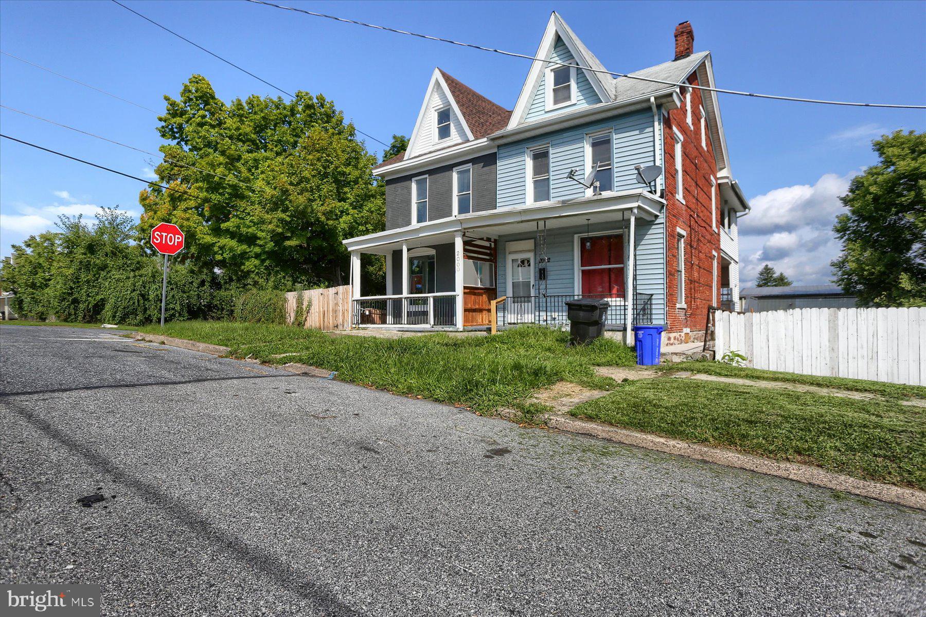2000 FORSTER STREET