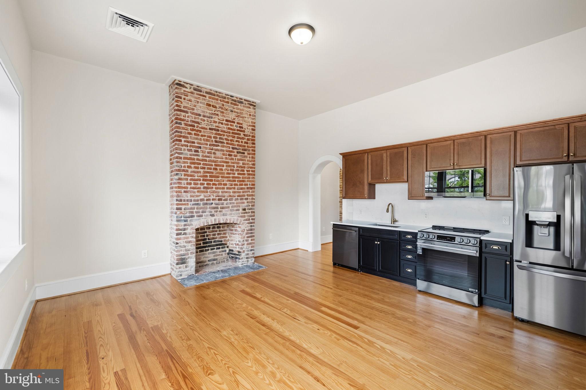 901 CAROLINE STREET 200