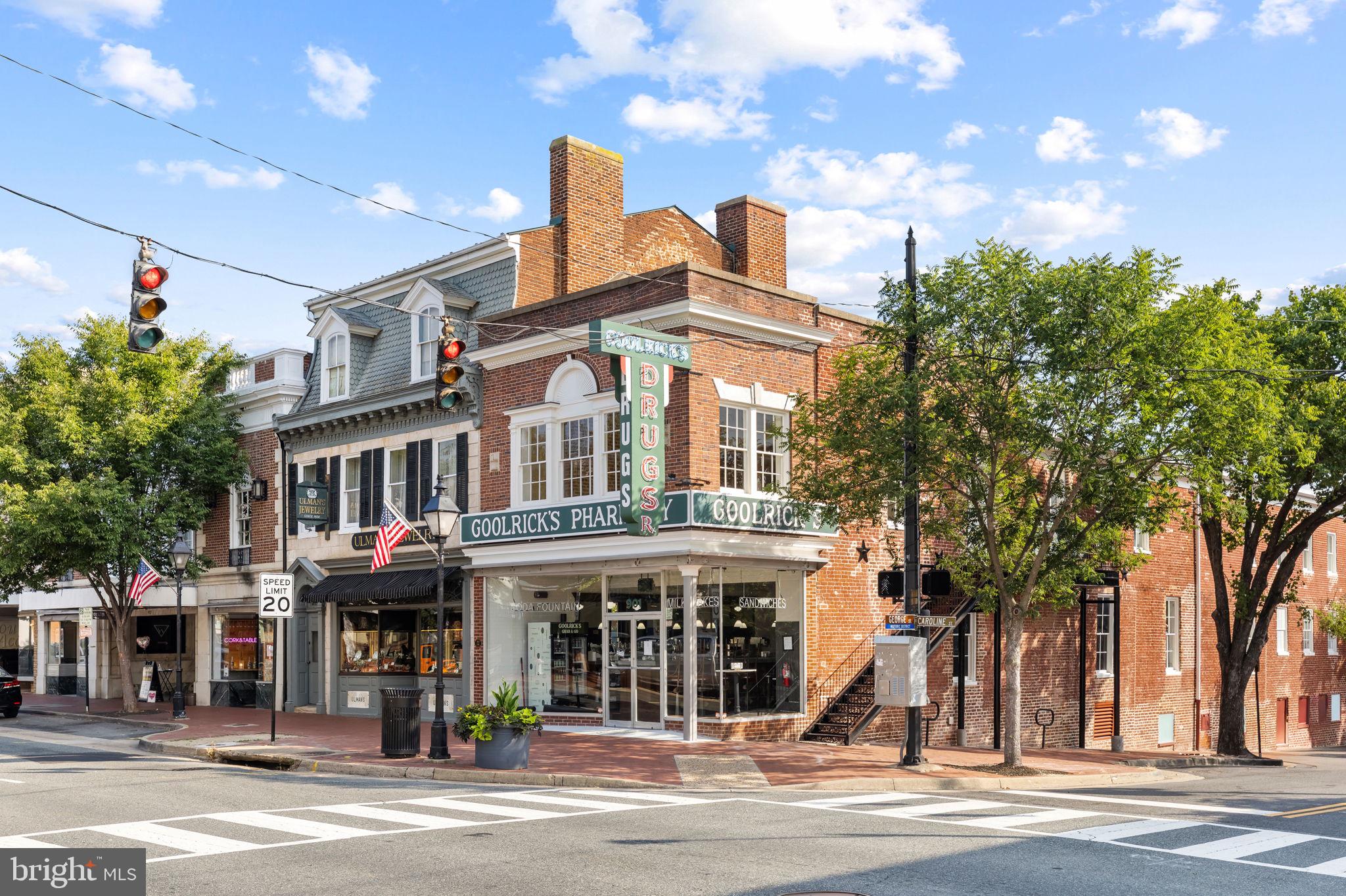 901 CAROLINE STREET 200