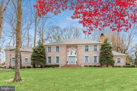 Photo of 949 Bellview Road, MCLEAN, VA 22102 (MLS # VAFX2290292)