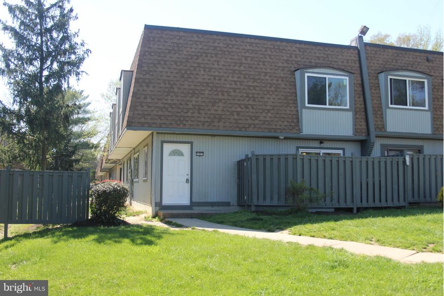 GREAT LOCATION!!!CLOSE TO ROUTE 1. TOWNHOUSE COMPLETED REMODELED, DON'T MISS THIS OPPORTUNITY. MAIN LEVEL NEW CARPET, 3BR/2BA IN UPPER LEVEL, HALF BATH MAIN LEVEL. SHORT DISTANCE TO ELEM. SCHOOL. RESERVE 1 PARKING IN COVER PORCH,  NEW  APPLIANCES AND NEW CARPET IN ROOMS, NEW BATHROOMS. NEW WINDOWS AND NEW WASHER AND DRYER.