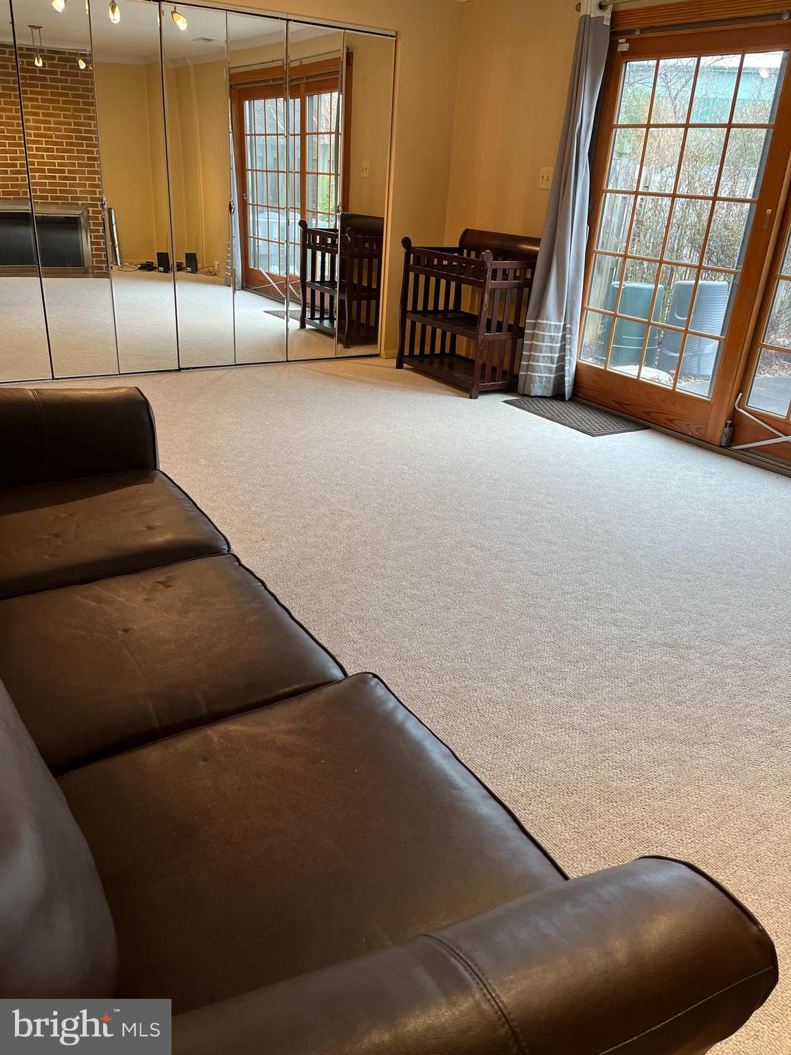 WOLFTRAPPE SQUARE - Residential Lease