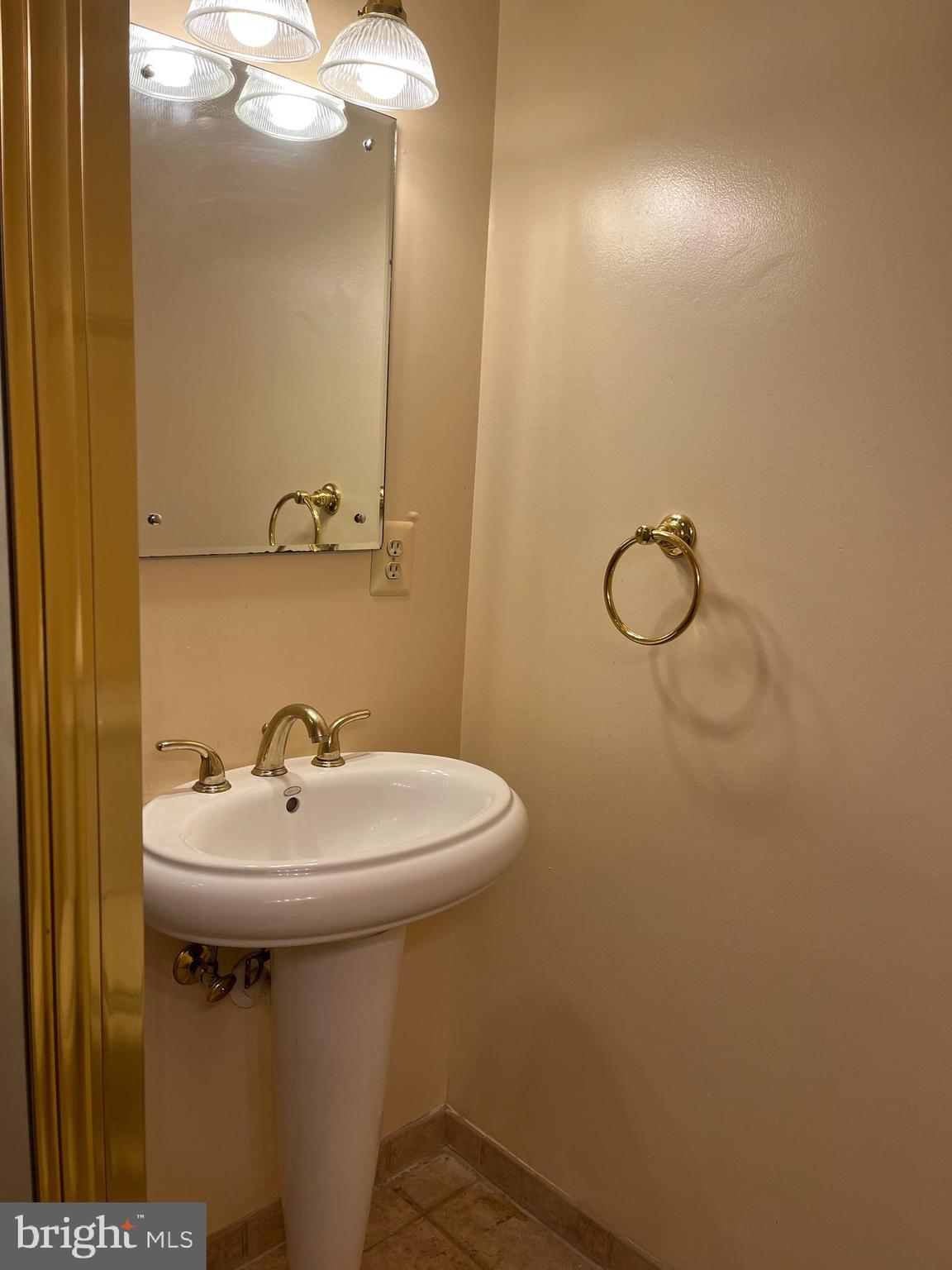 WOLFTRAPPE SQUARE - Residential Lease