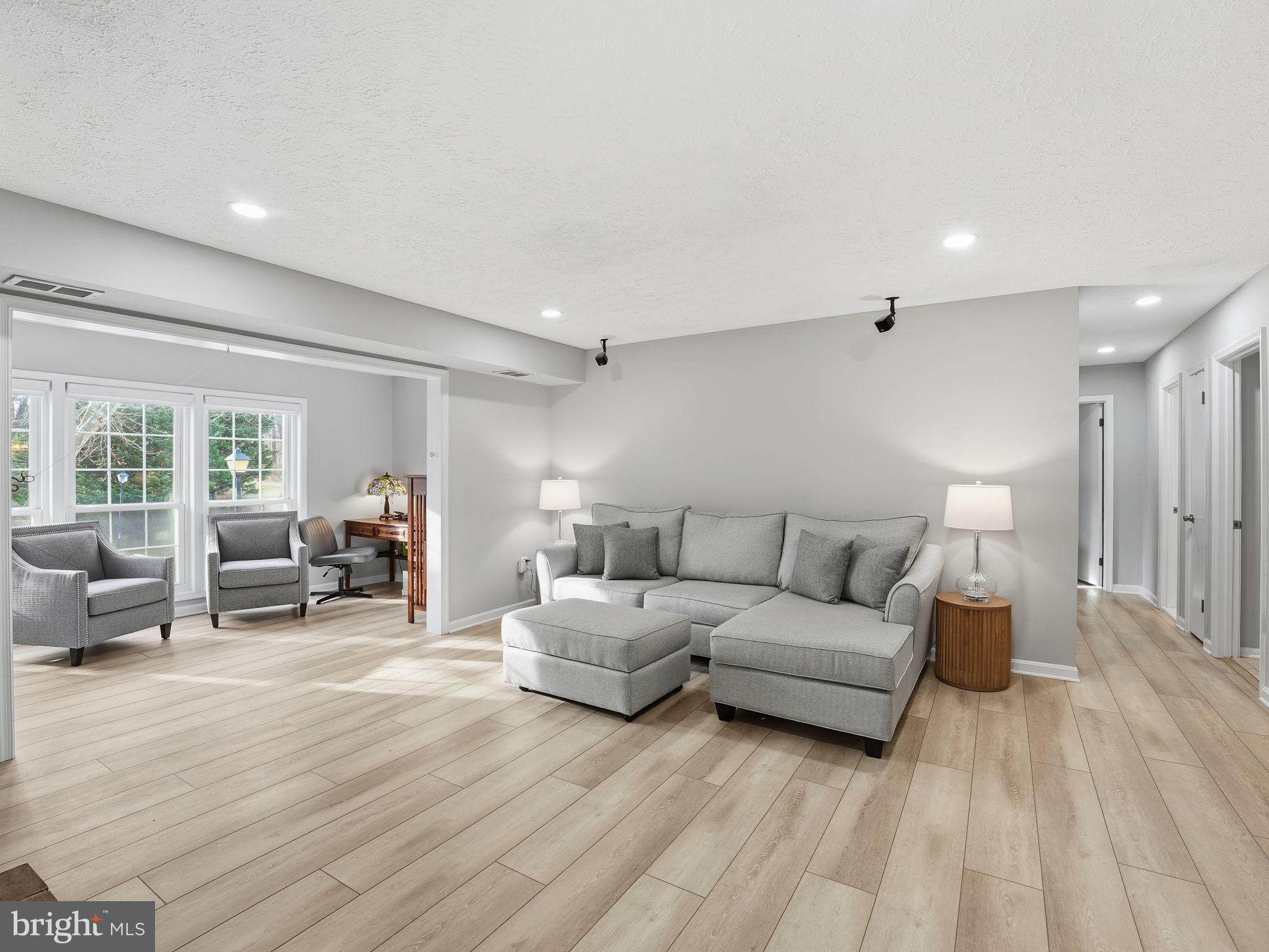 7770 WILLOW POINT DRIVE