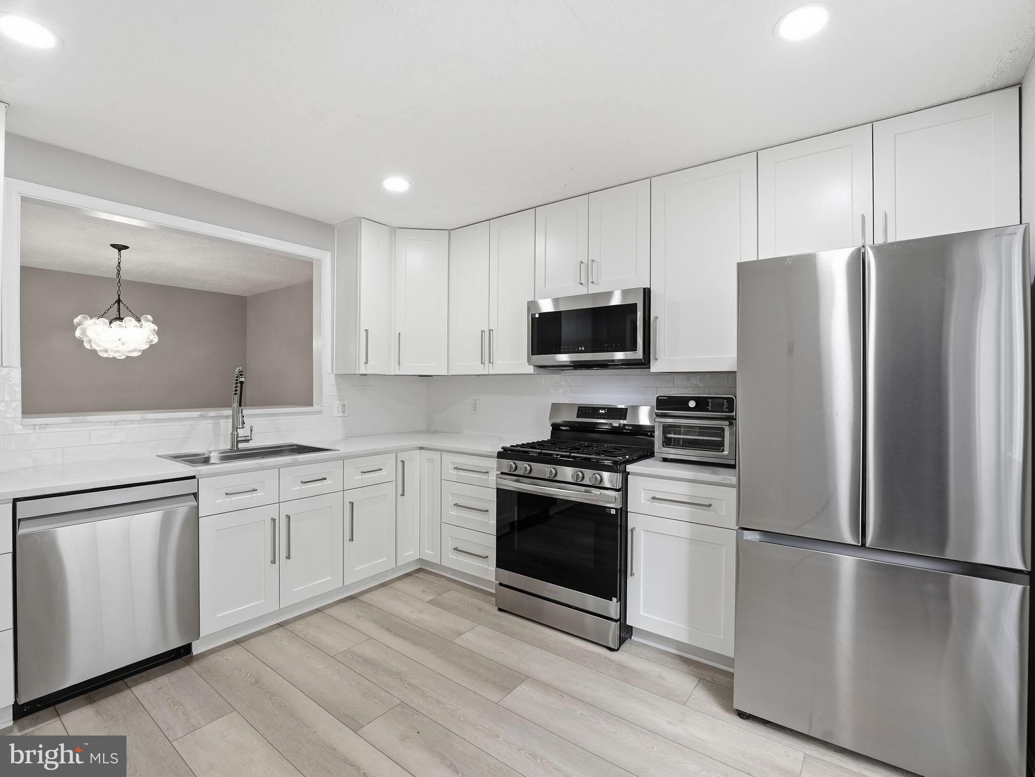 7770 WILLOW POINT DRIVE