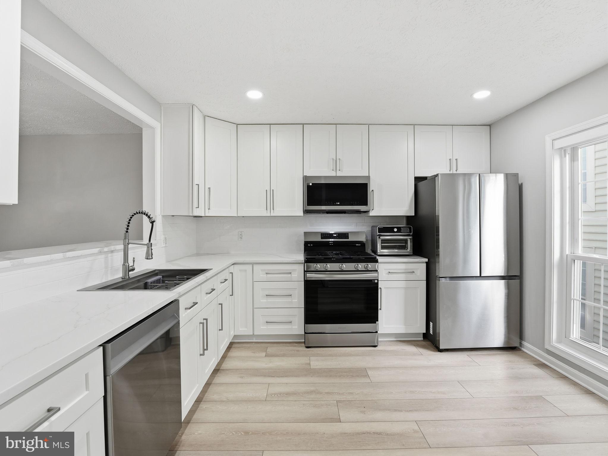 7770 WILLOW POINT DRIVE