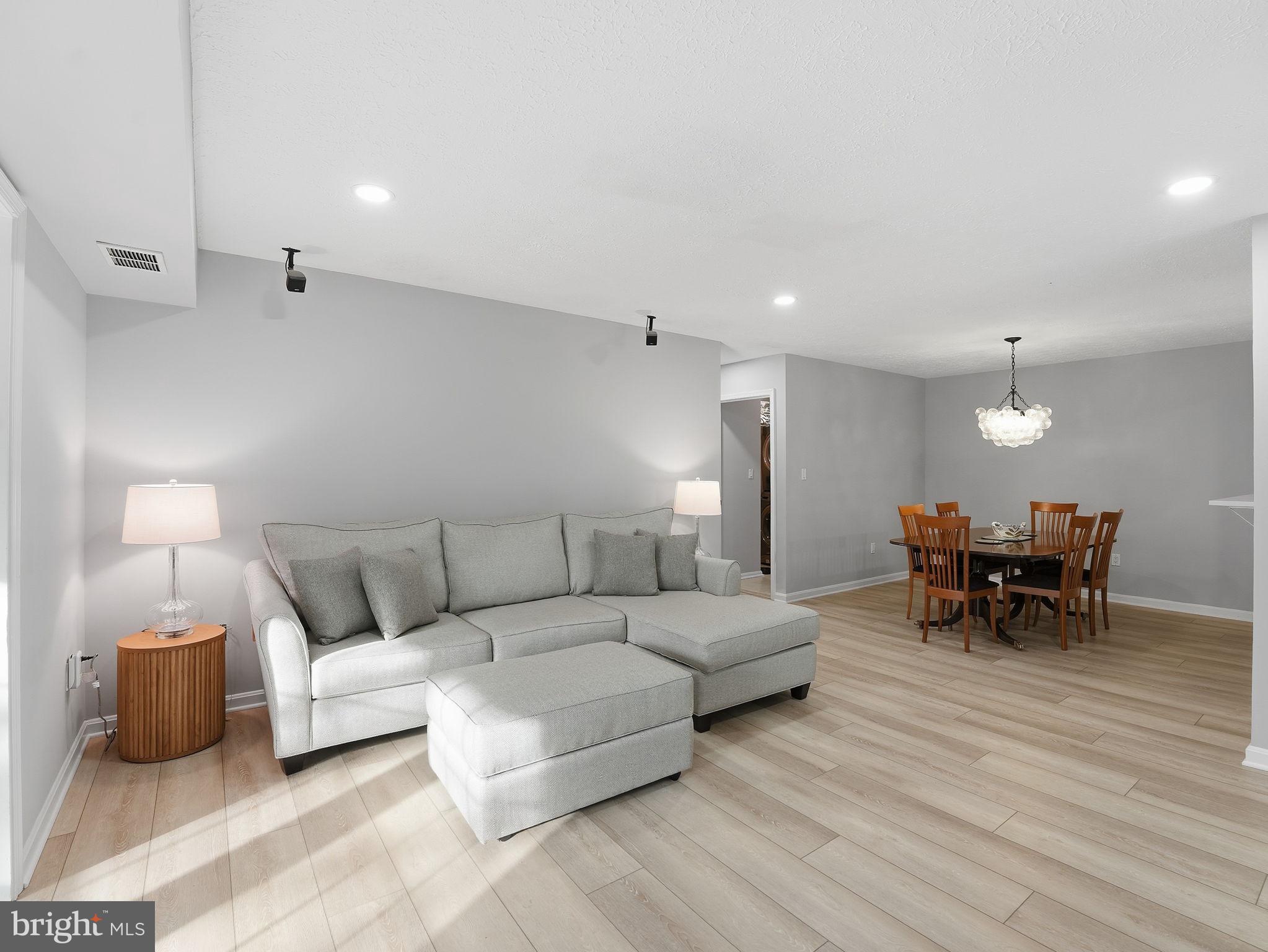 7770 WILLOW POINT DRIVE