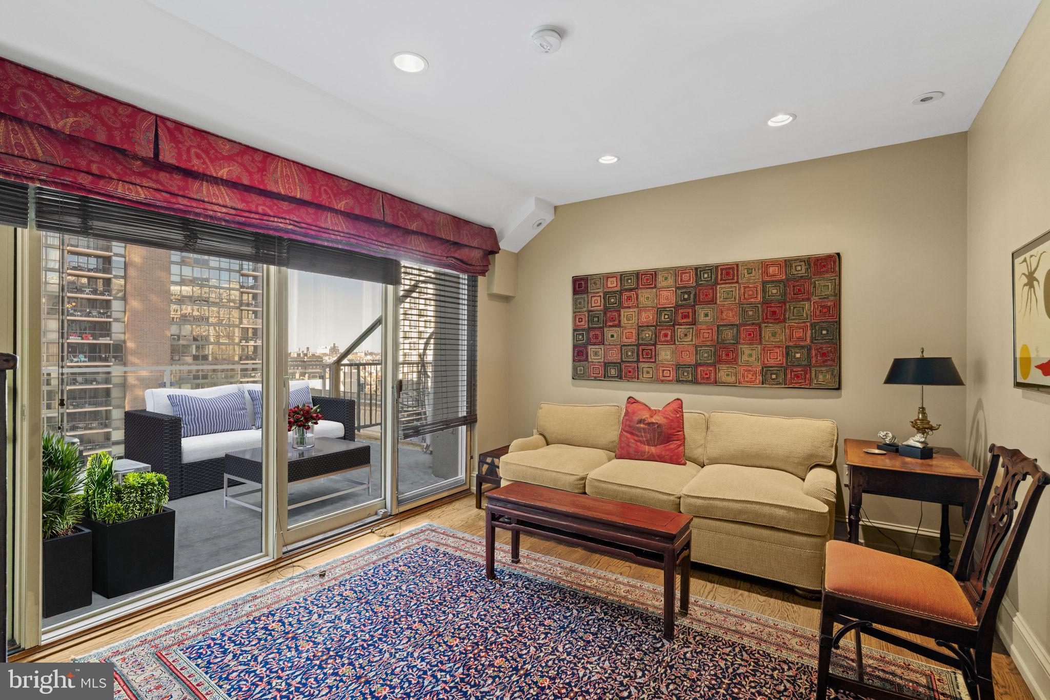 WASHINGTON SQ - Residential