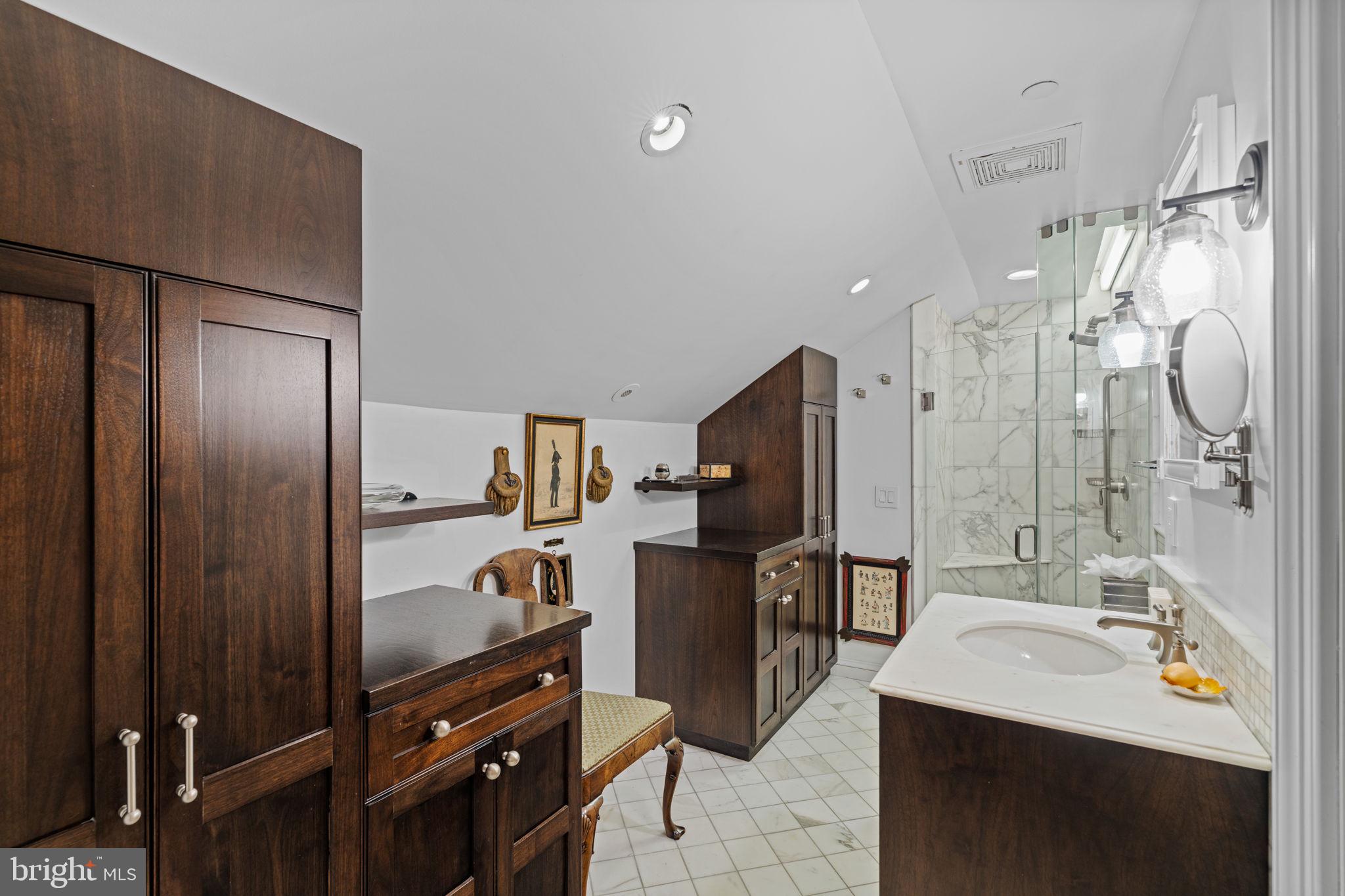 WASHINGTON SQ - Residential