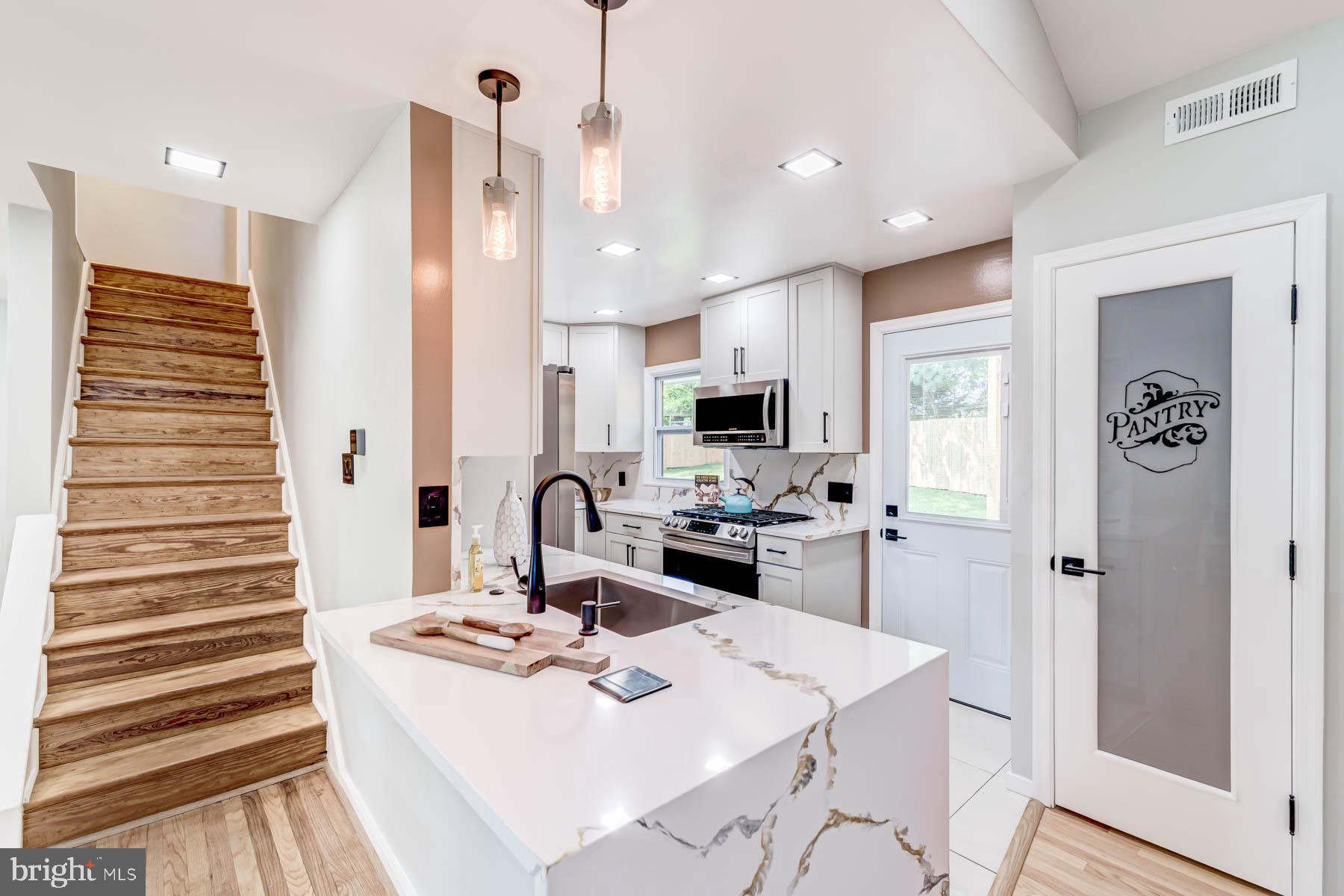 BUCKNELL MANOR - Residential