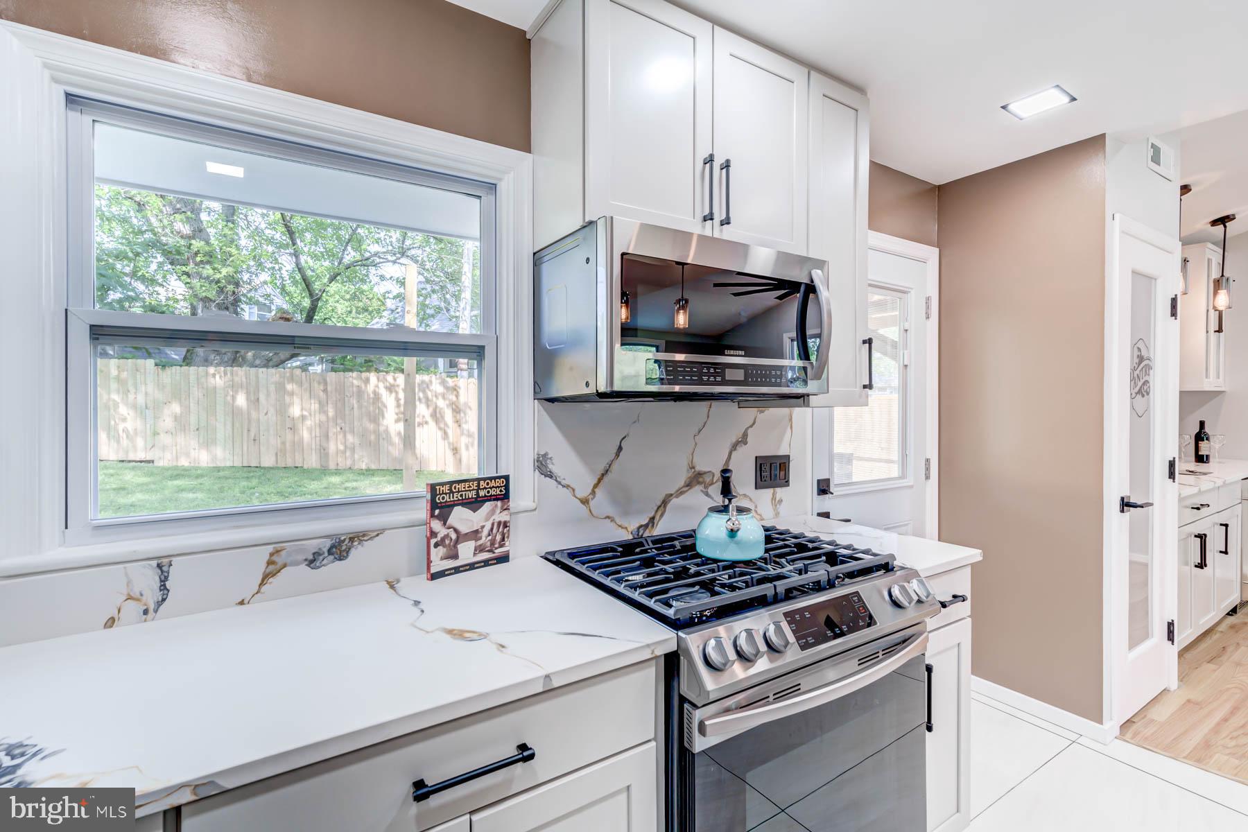 BUCKNELL MANOR - Residential