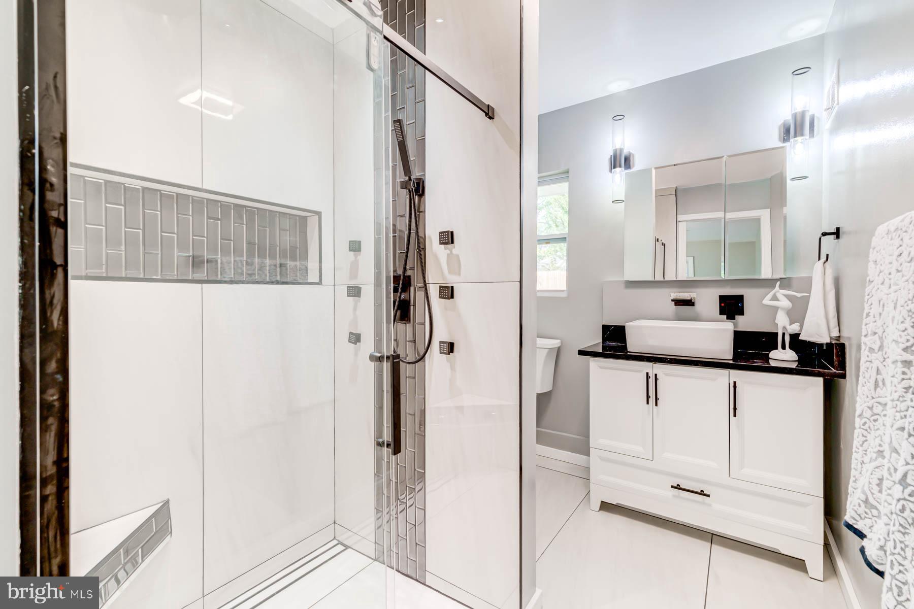 BUCKNELL MANOR - Residential