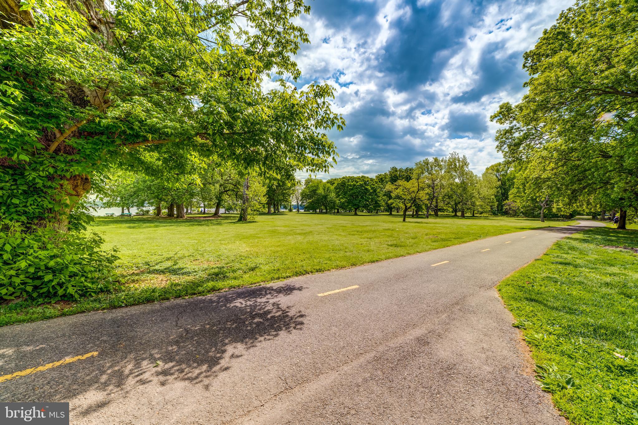 BUCKNELL MANOR - Residential
