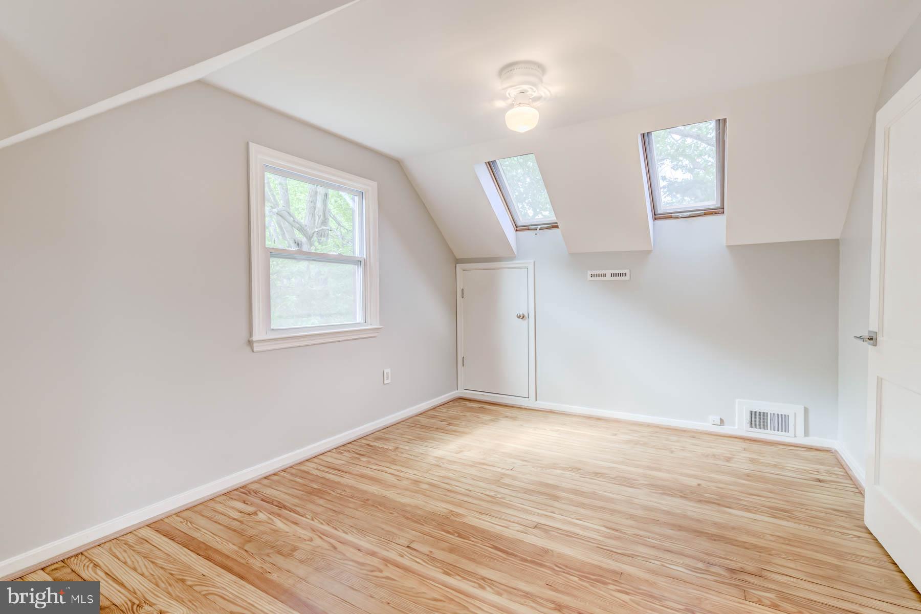 BUCKNELL MANOR - Residential