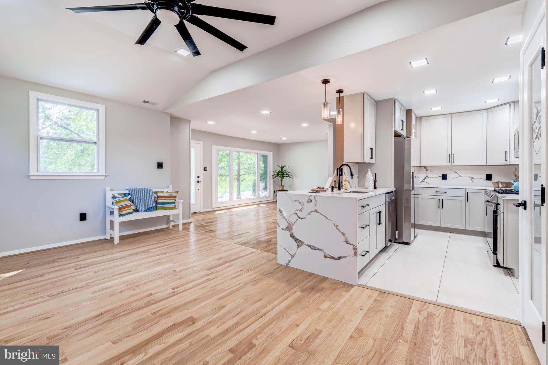 BUCKNELL MANOR - Residential