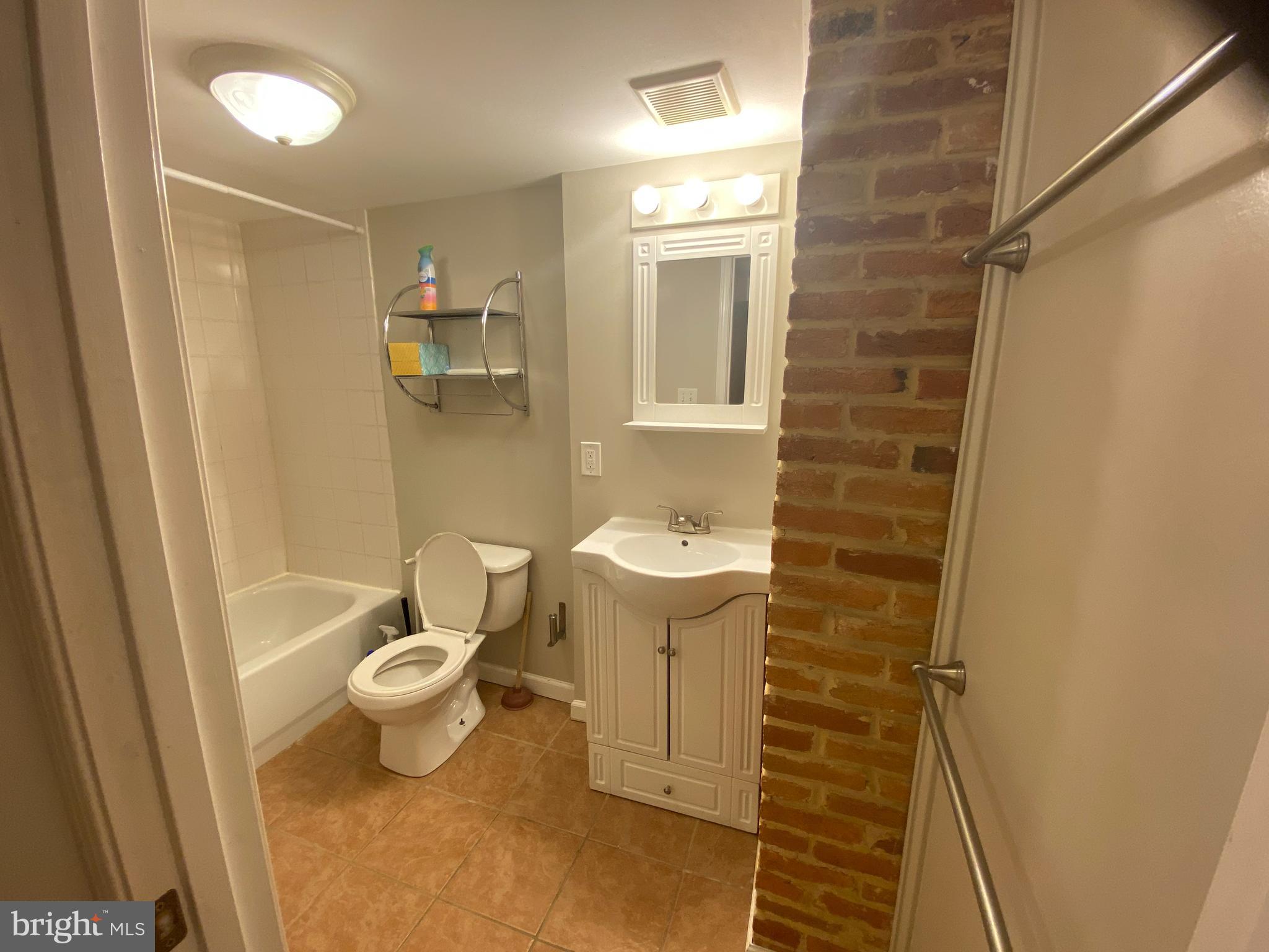 HOLLINS MARKET - Residential Lease