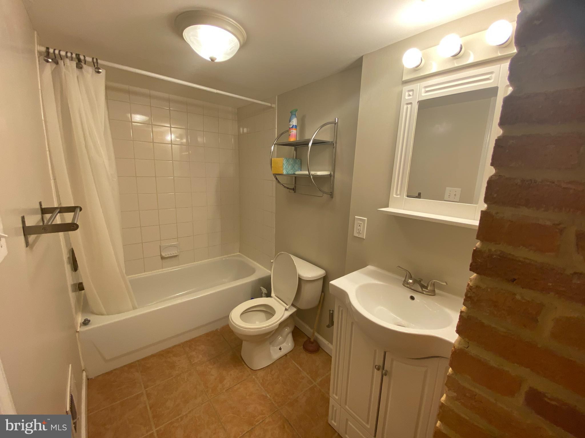 HOLLINS MARKET - Residential Lease